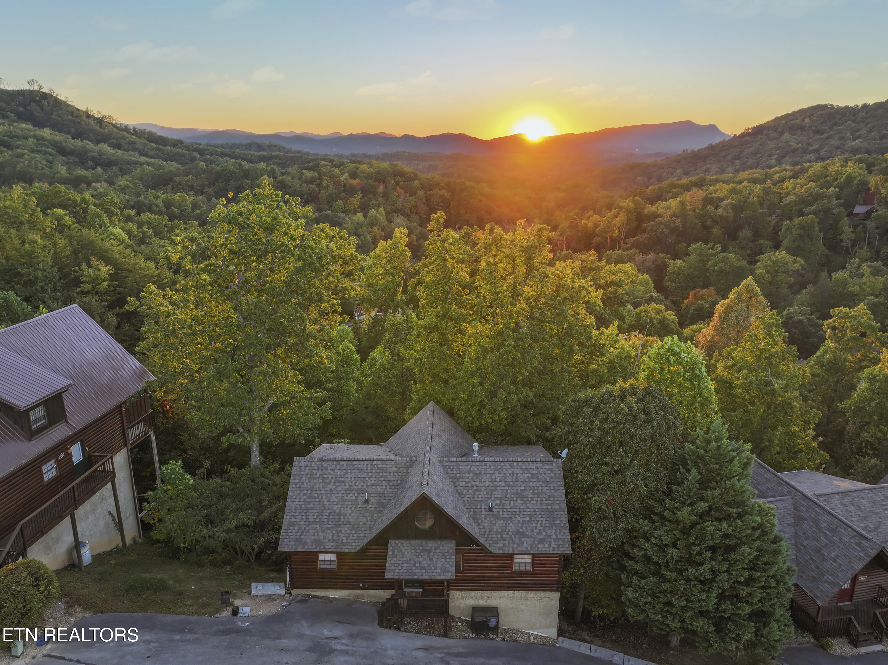 1550 Bears Den Way Sevierville TN 37876