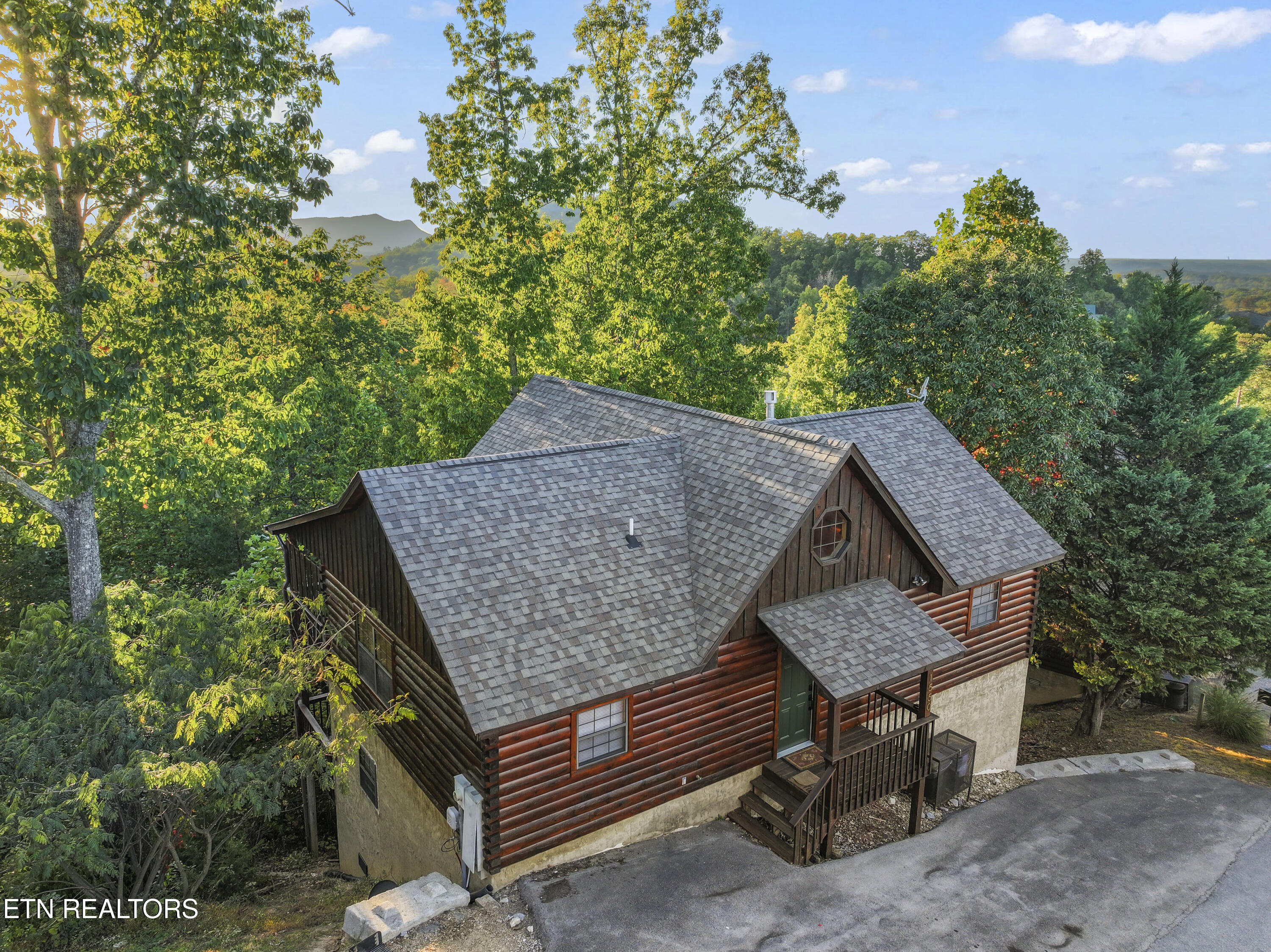 1550 Bears Den Way Sevierville TN 37876