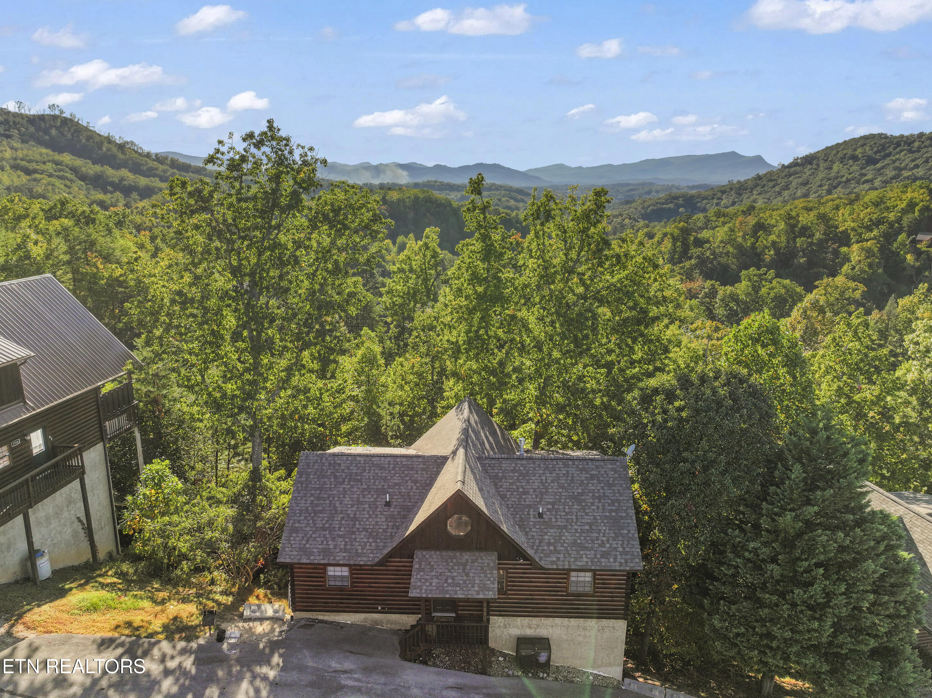 1550 Bears Den Way Sevierville TN 37876