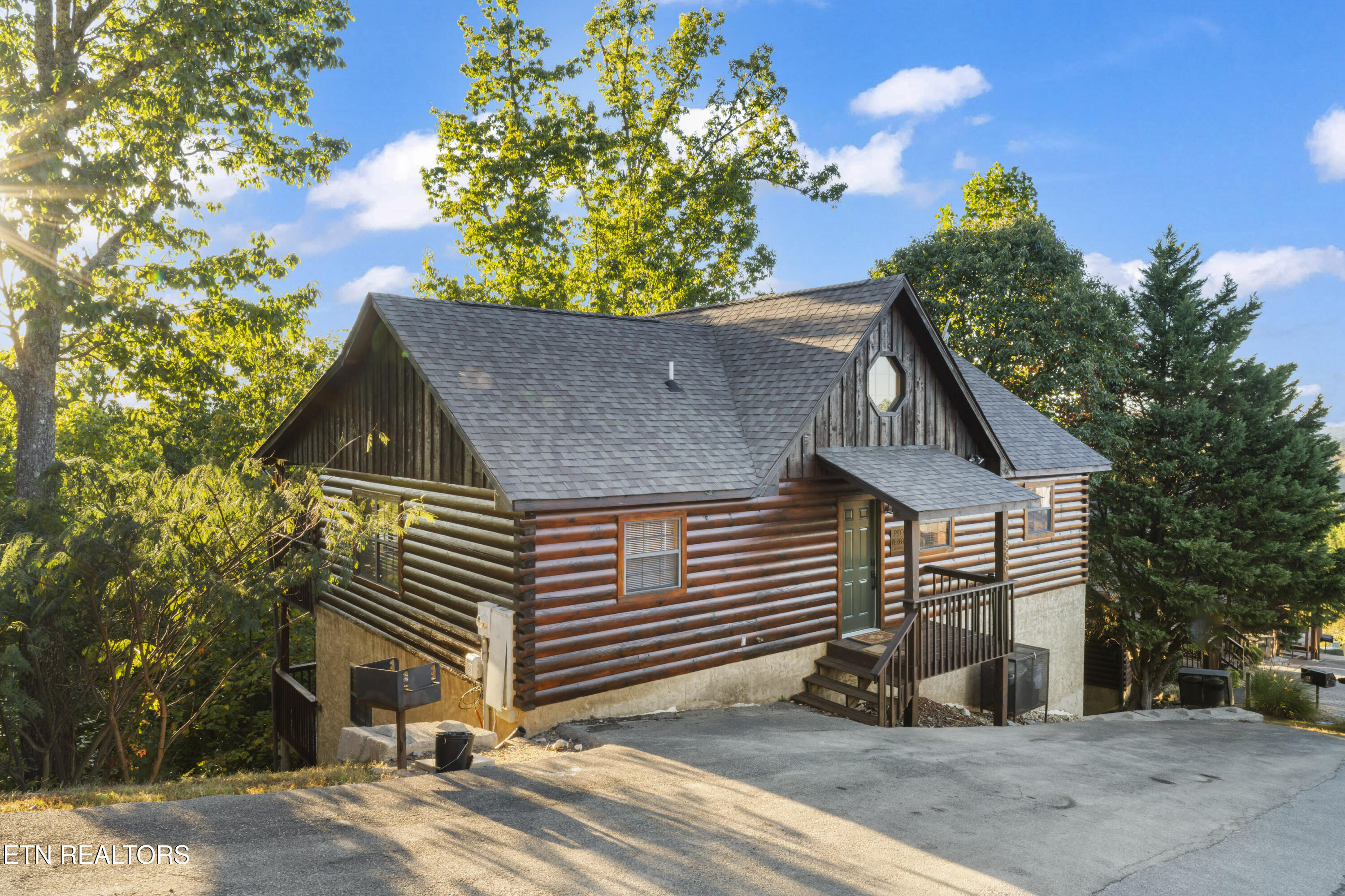 1550 Bears Den Way Sevierville TN 37876