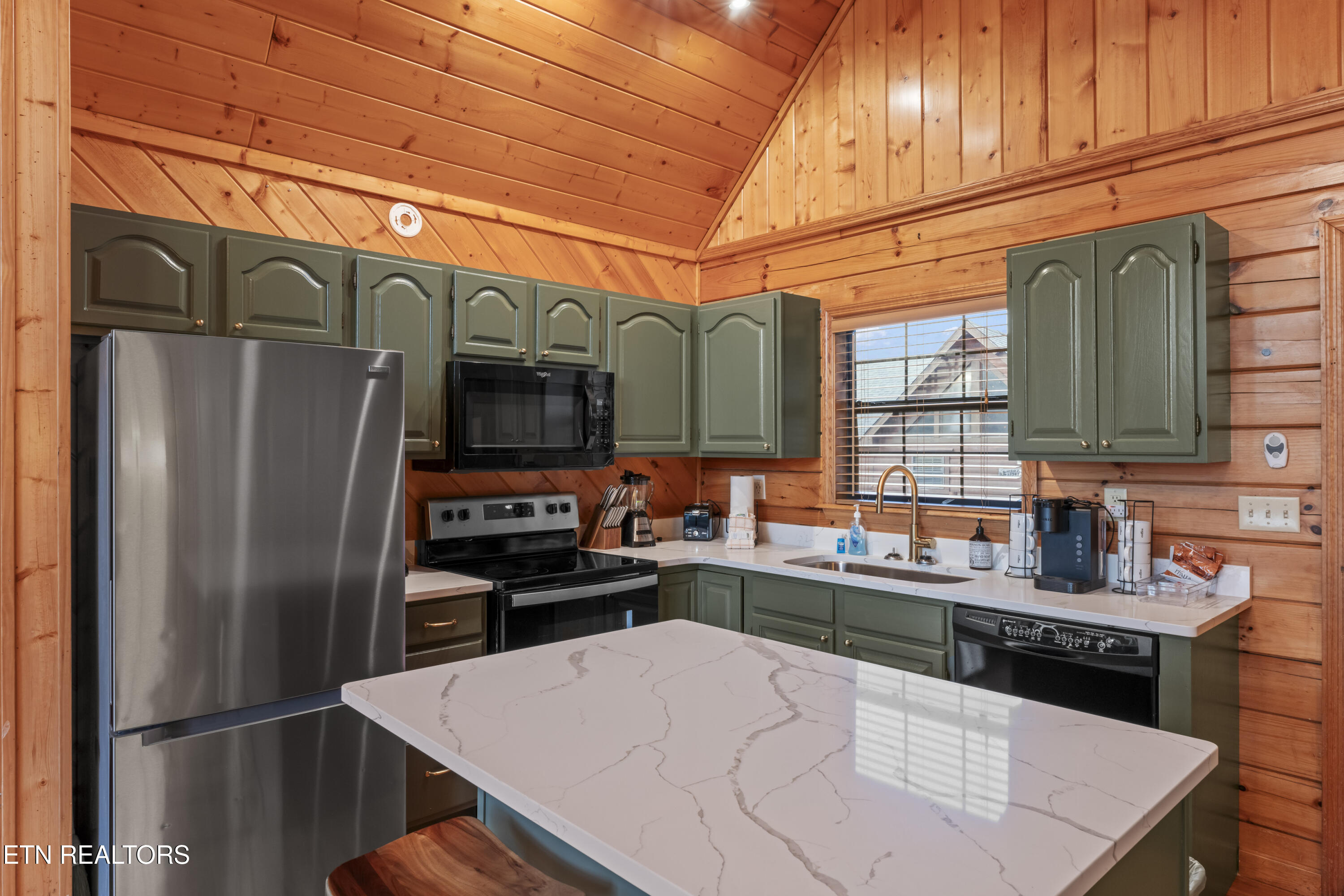 1550 Bears Den Way Sevierville TN 37876