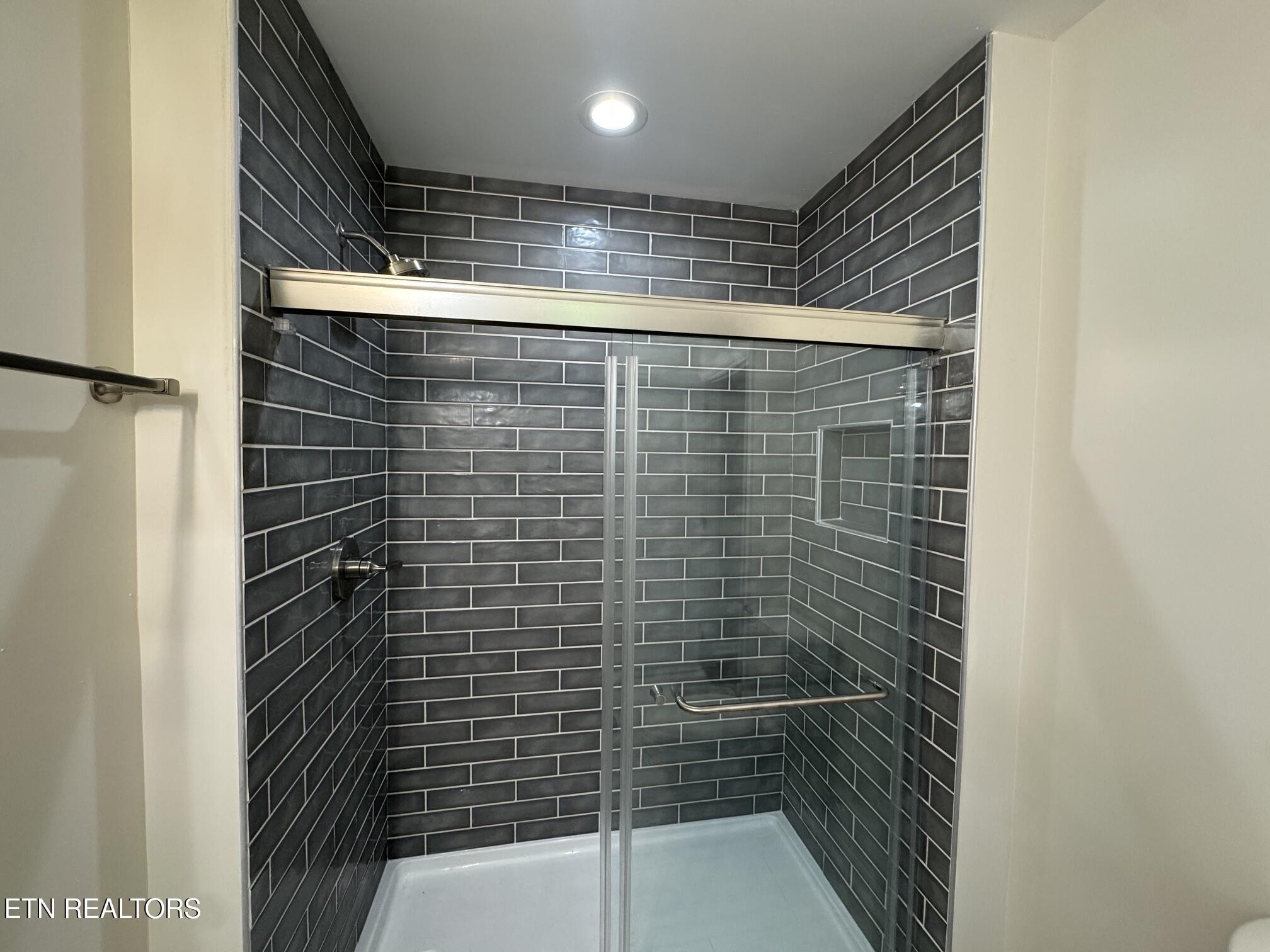 403 Hickory Street Clinton TN 37716