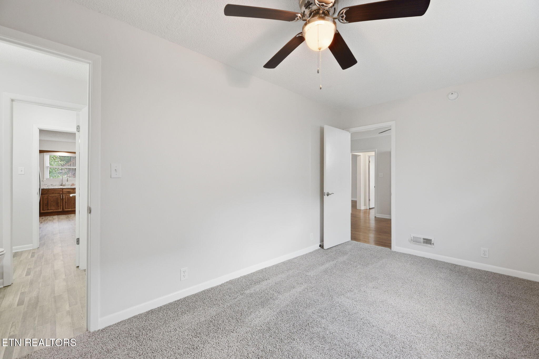 409 W 1st Avenue Lenoir City TN 37771