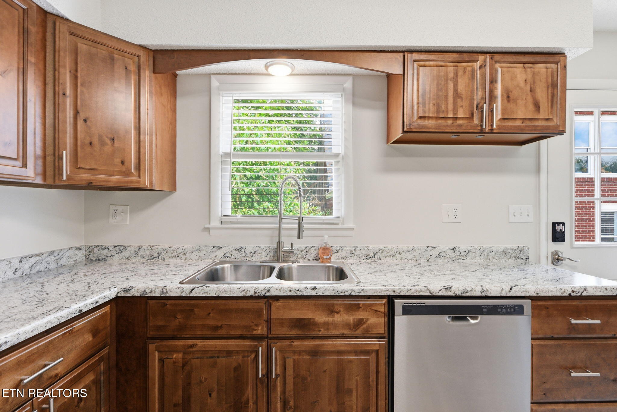 409 W 1st Avenue Lenoir City TN 37771