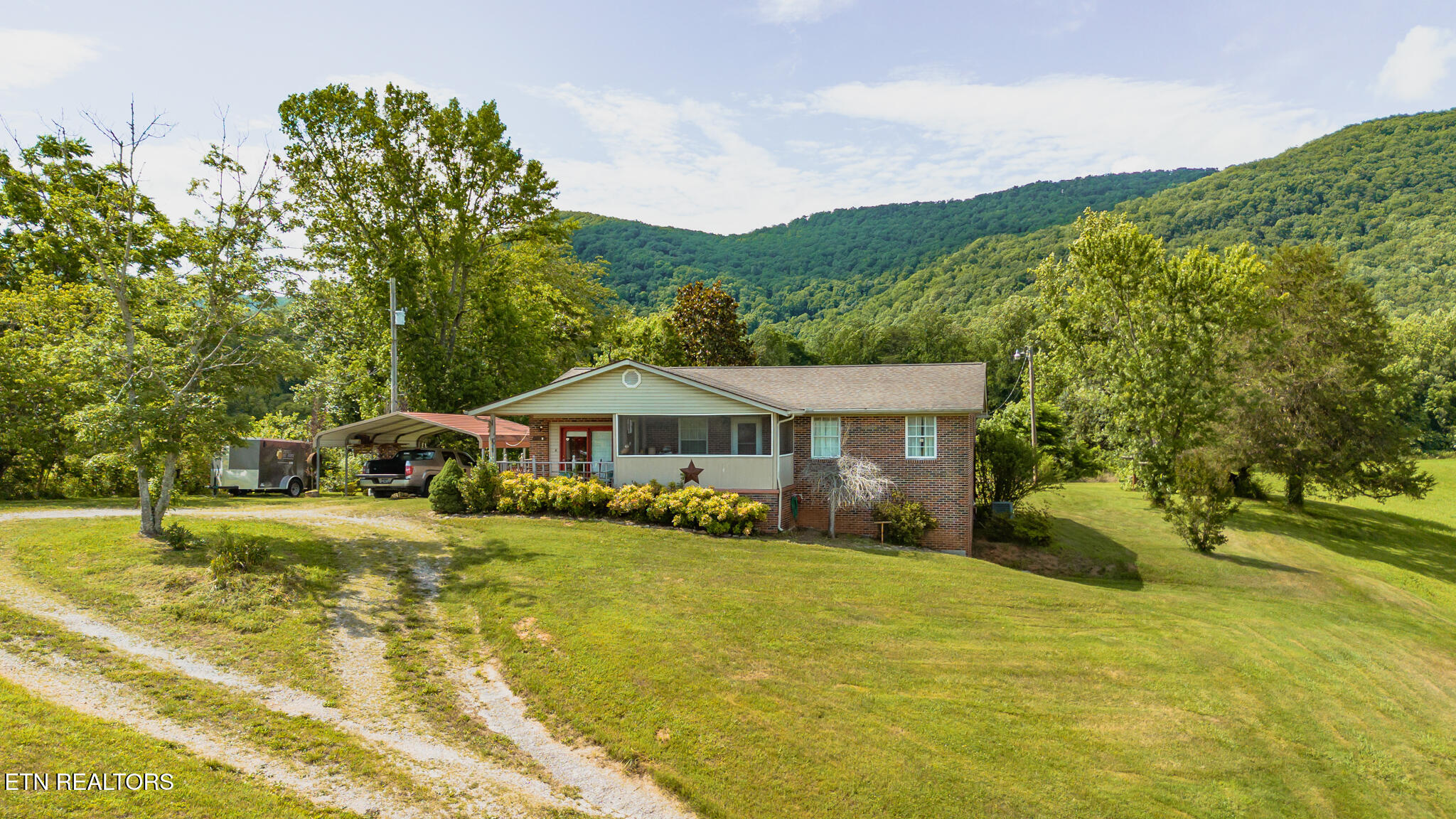 7686 Highway 63 Speedwell TN 37870