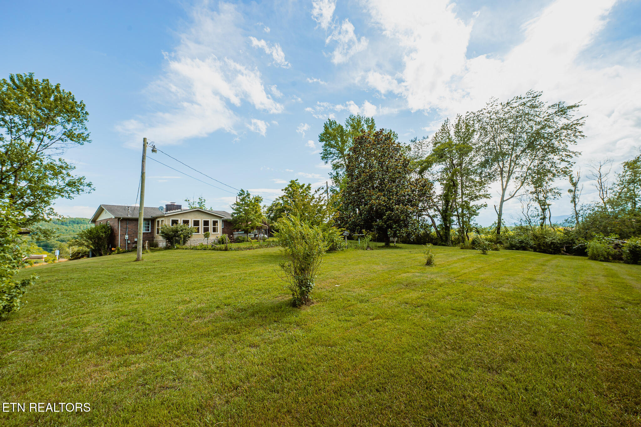 7686 Highway 63 Speedwell TN 37870