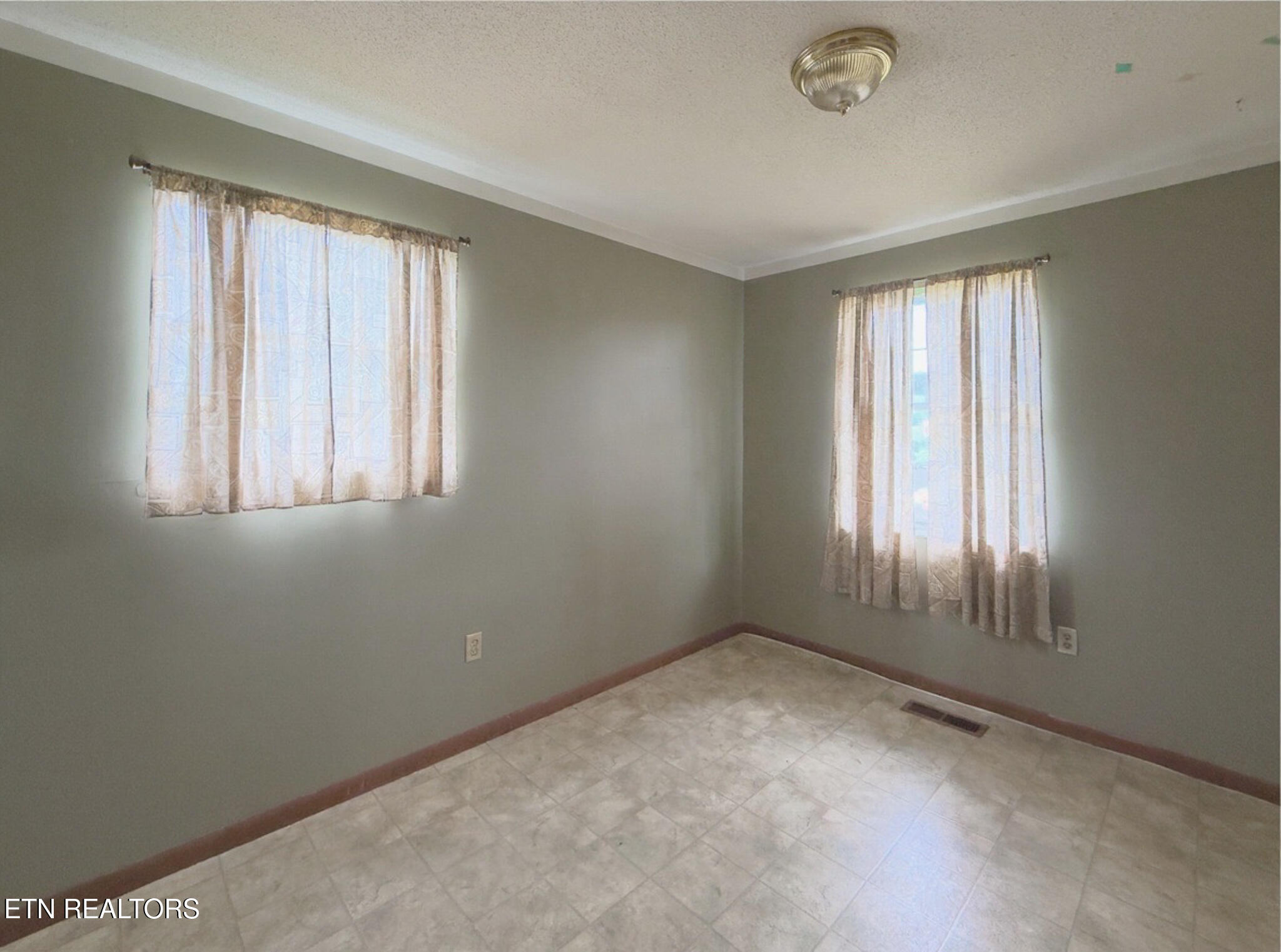 7686 Highway 63 Speedwell TN 37870