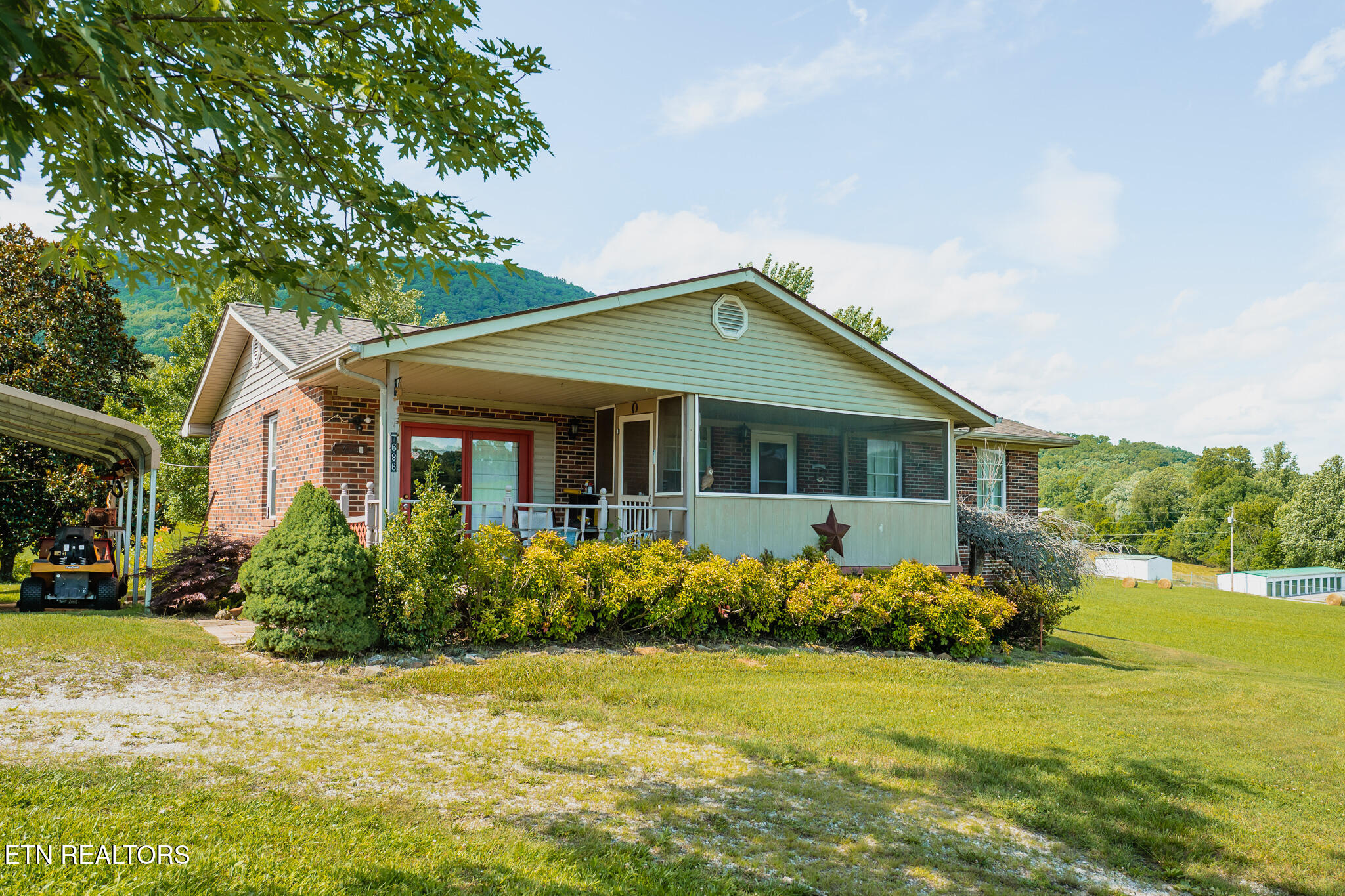 7686 Highway 63 Speedwell TN 37870