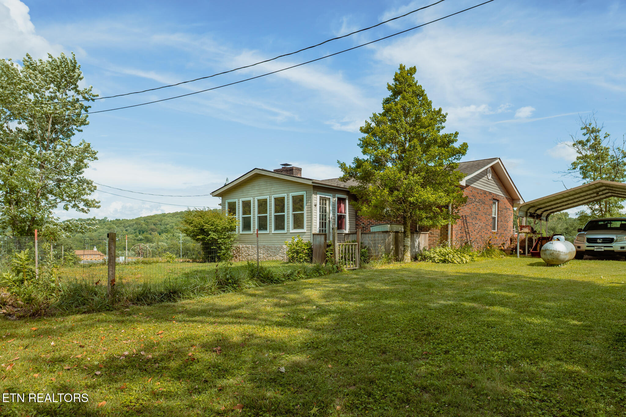 7686 Highway 63 Speedwell TN 37870