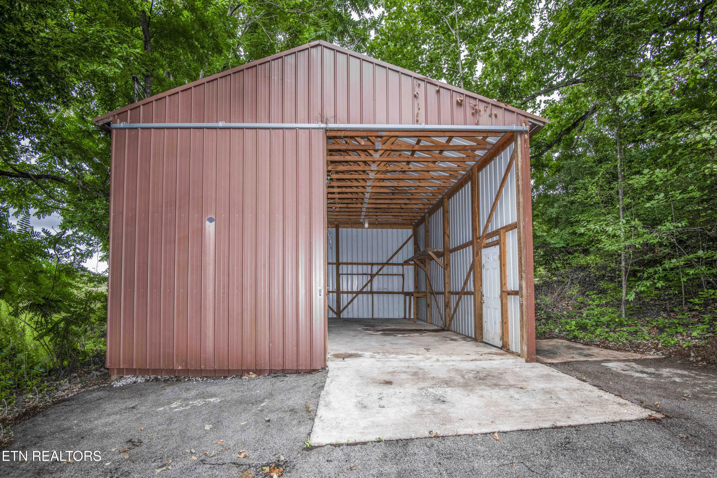 285 Vanover Lane Jacksboro TN 37757