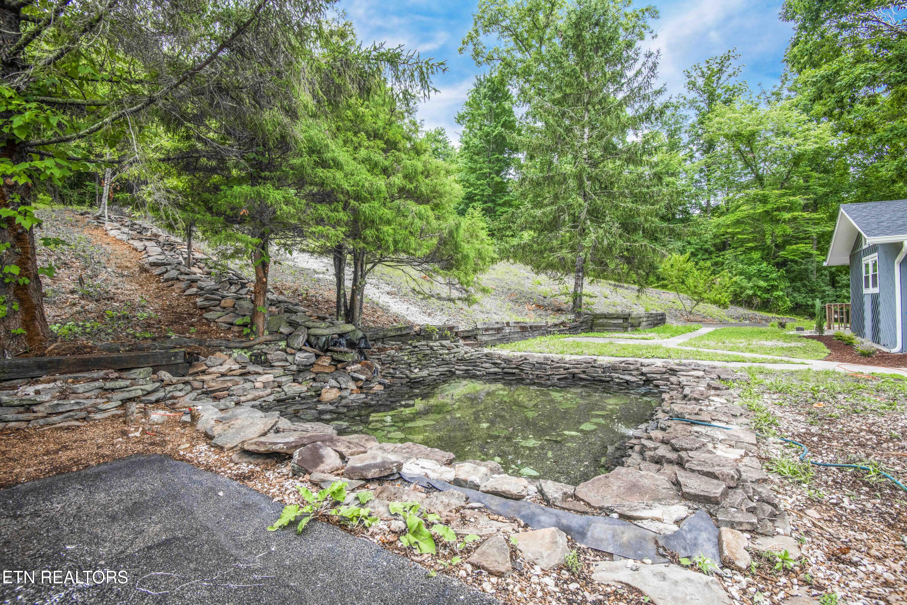 285 Vanover Lane Jacksboro TN 37757