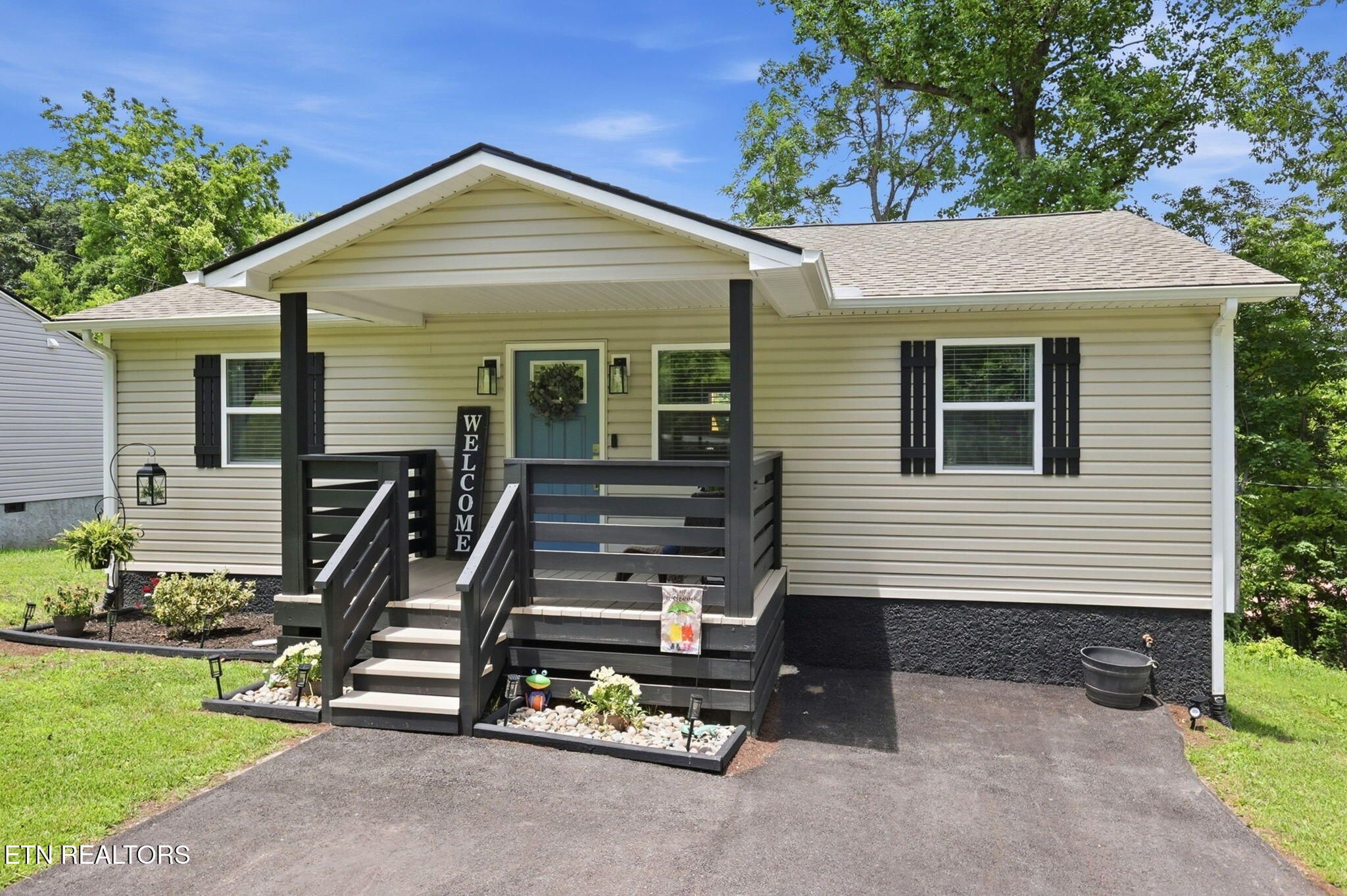 412 W Hemlock Street Lafollette TN 37766