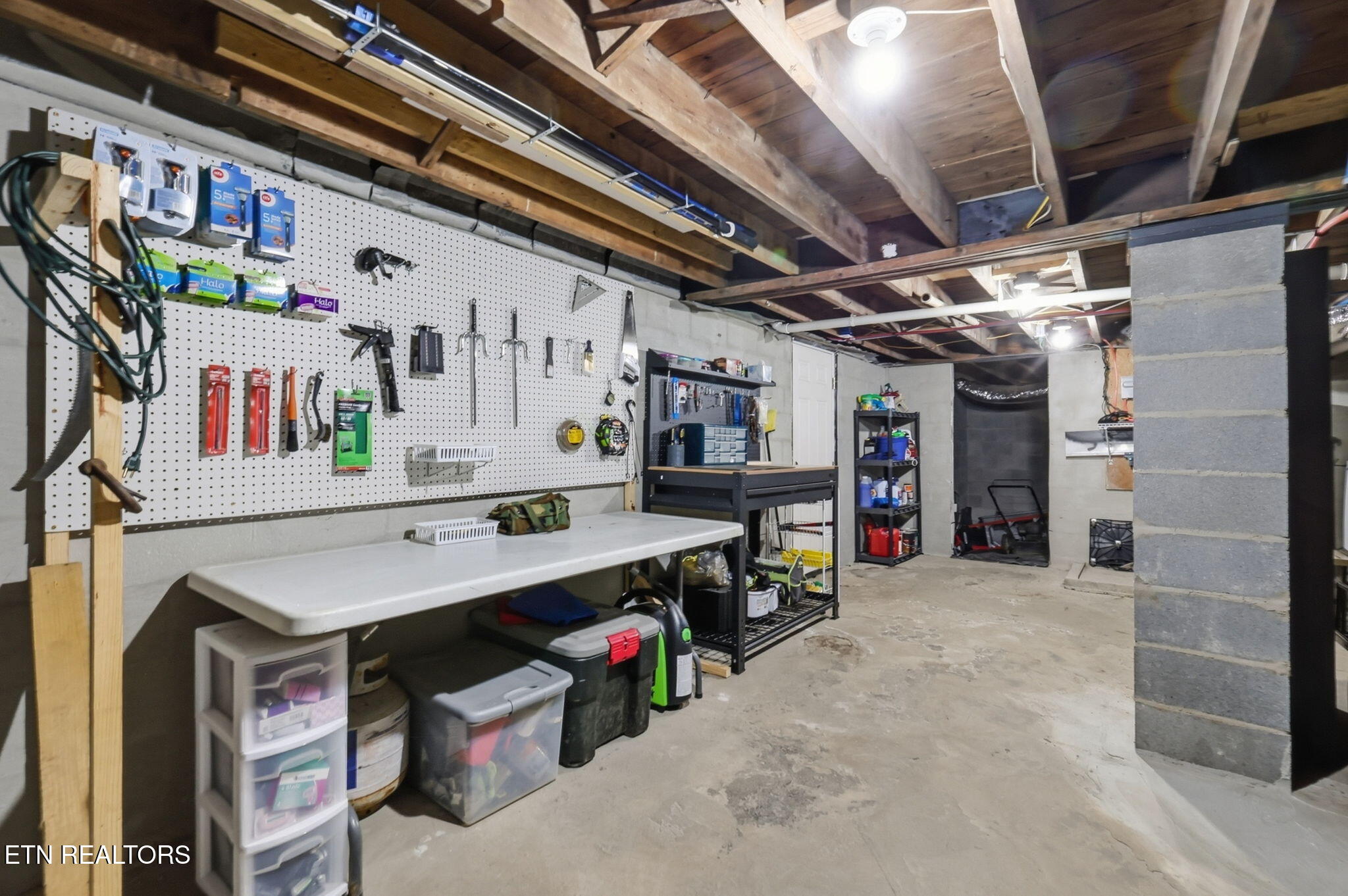 412 W Hemlock Street Lafollette TN 37766