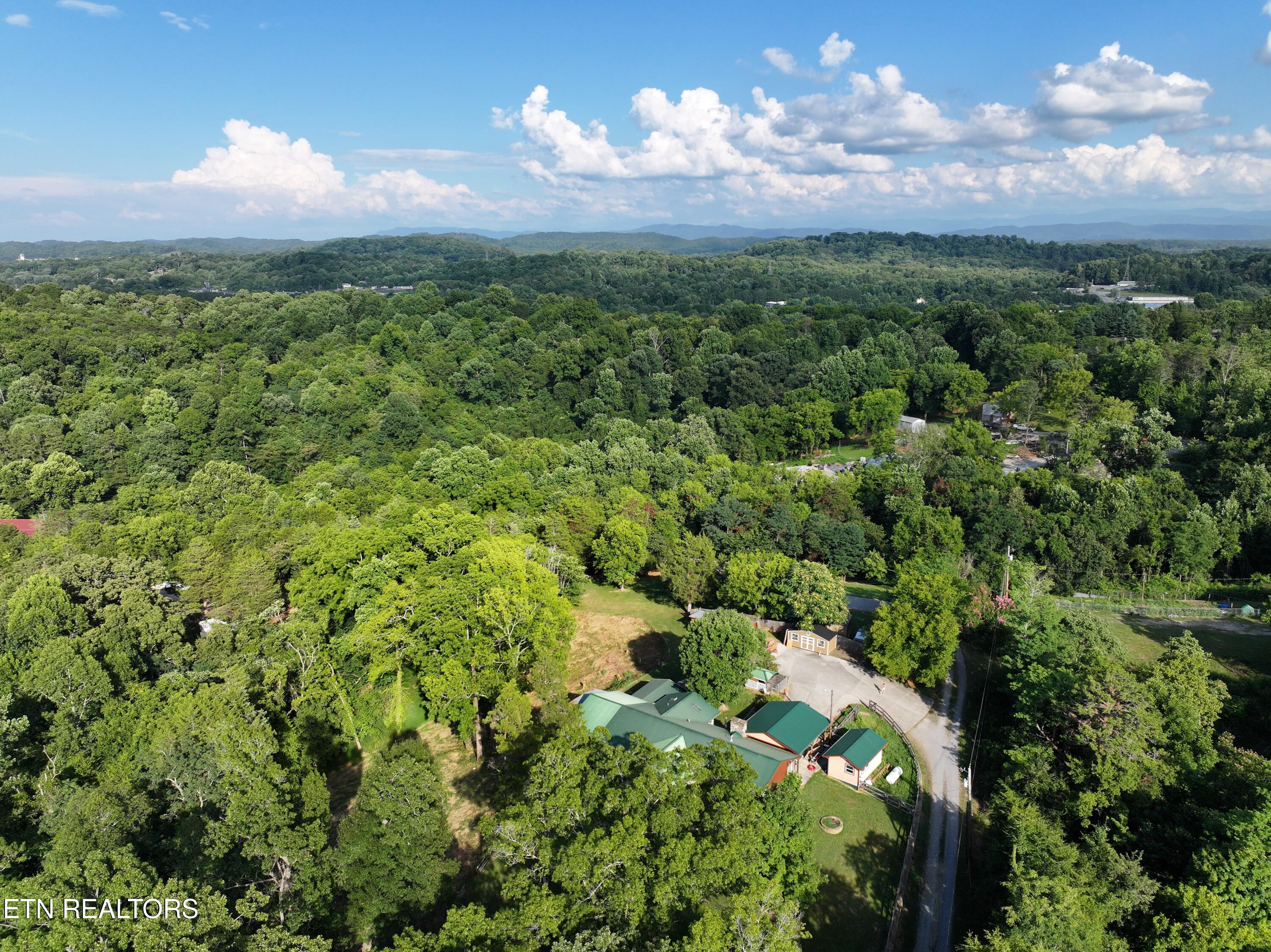 1869 E Old Topside Road Louisville TN 37777