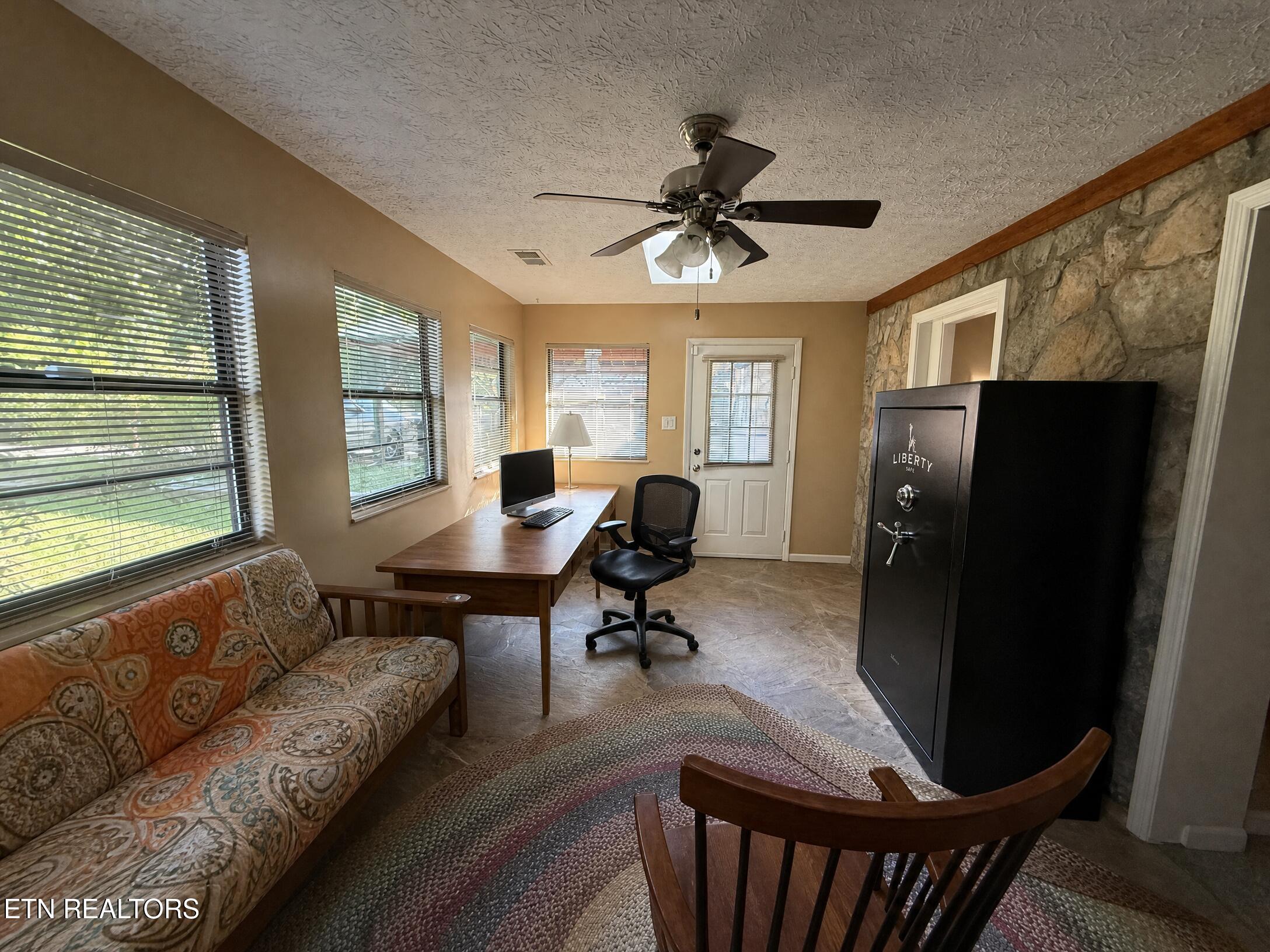 1869 E Old Topside Road Louisville TN 37777