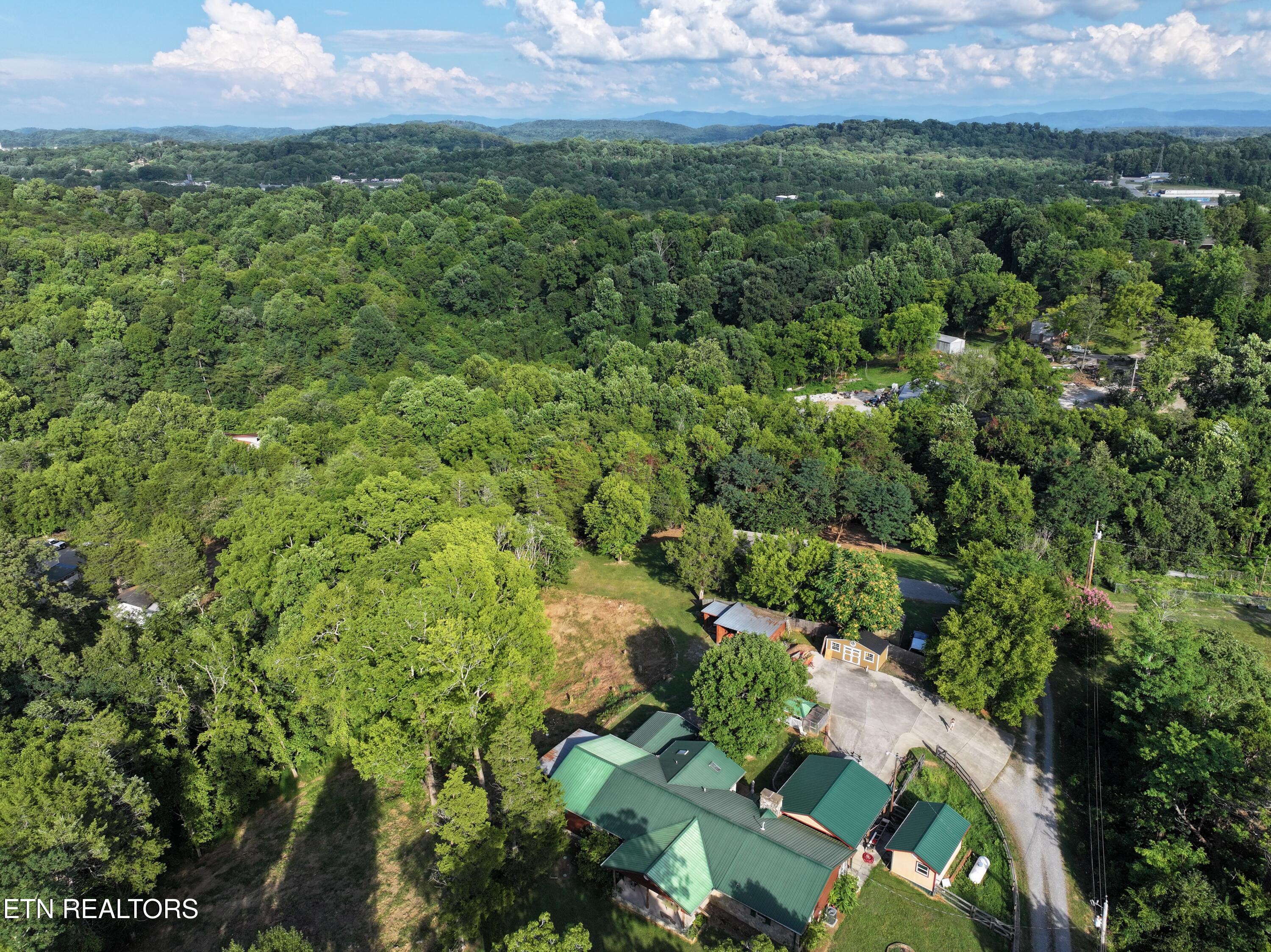 1869 E Old Topside Road Louisville TN 37777