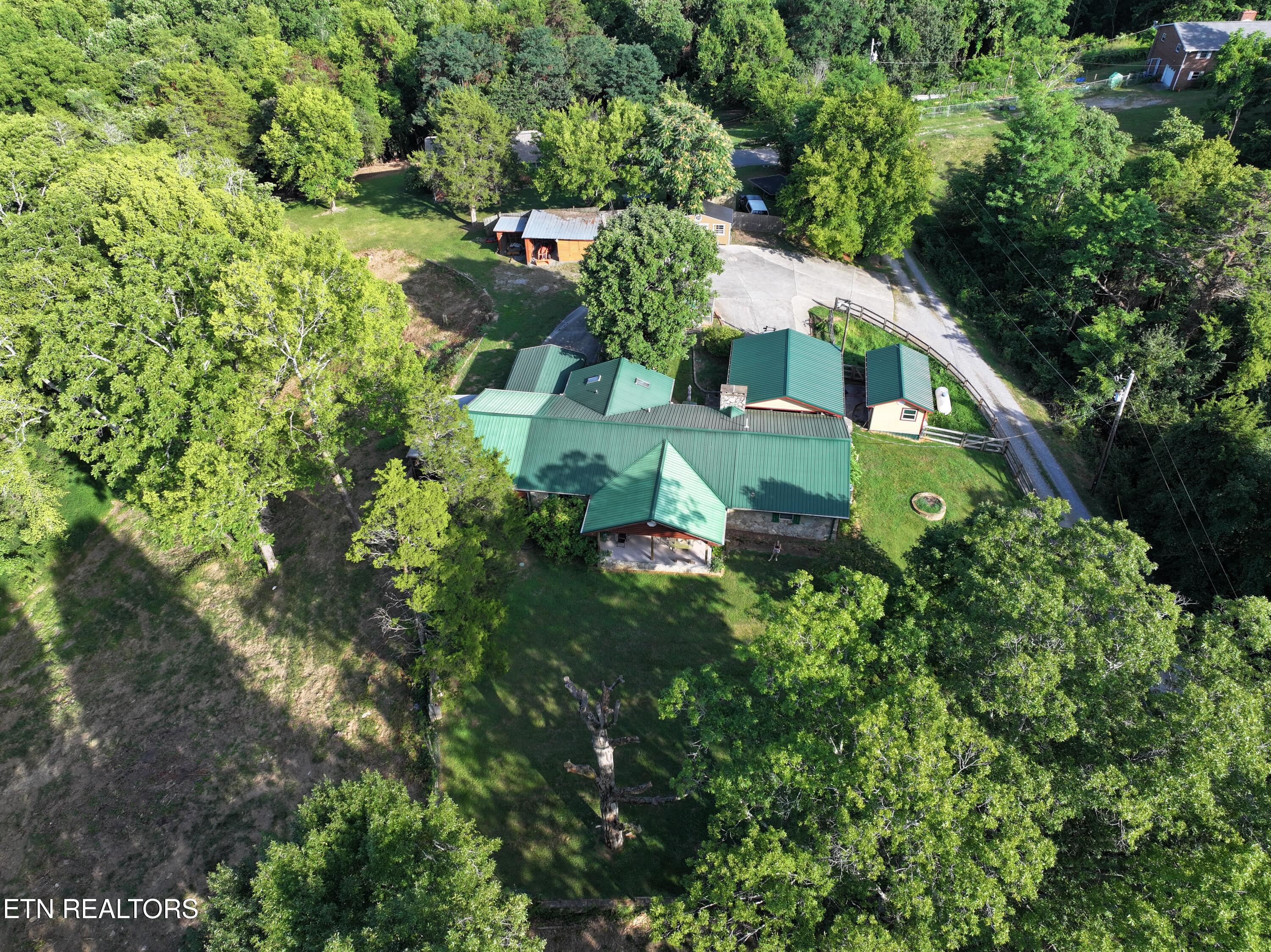 1869 E Old Topside Road Louisville TN 37777