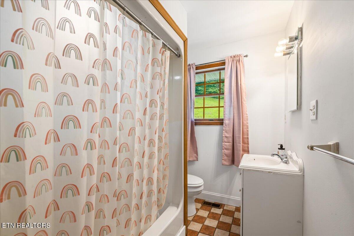 264&268 Little Cove Creek Road Caryville TN 37714