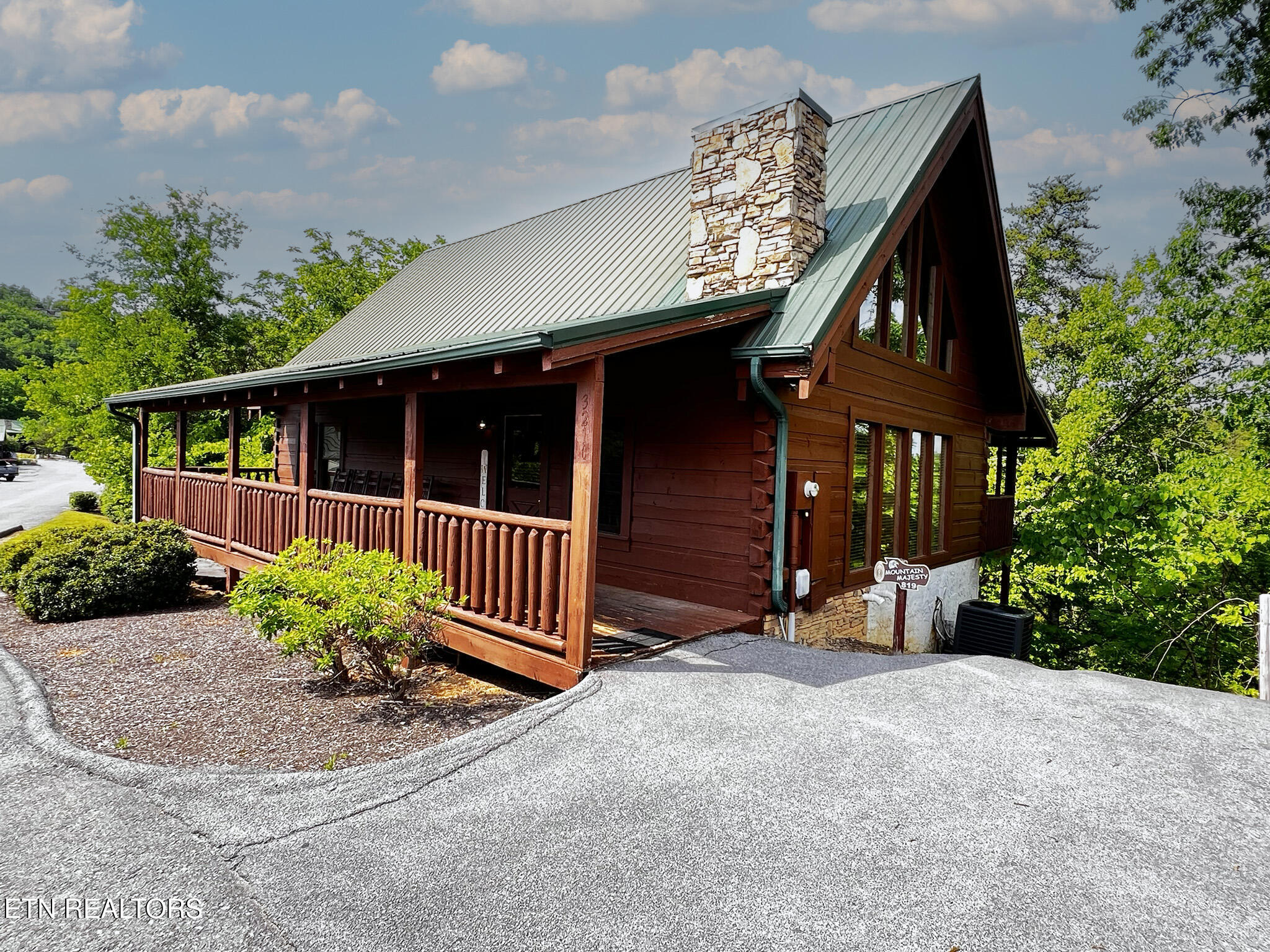 3216 White Falcon Way Pigeon Forge TN 37863