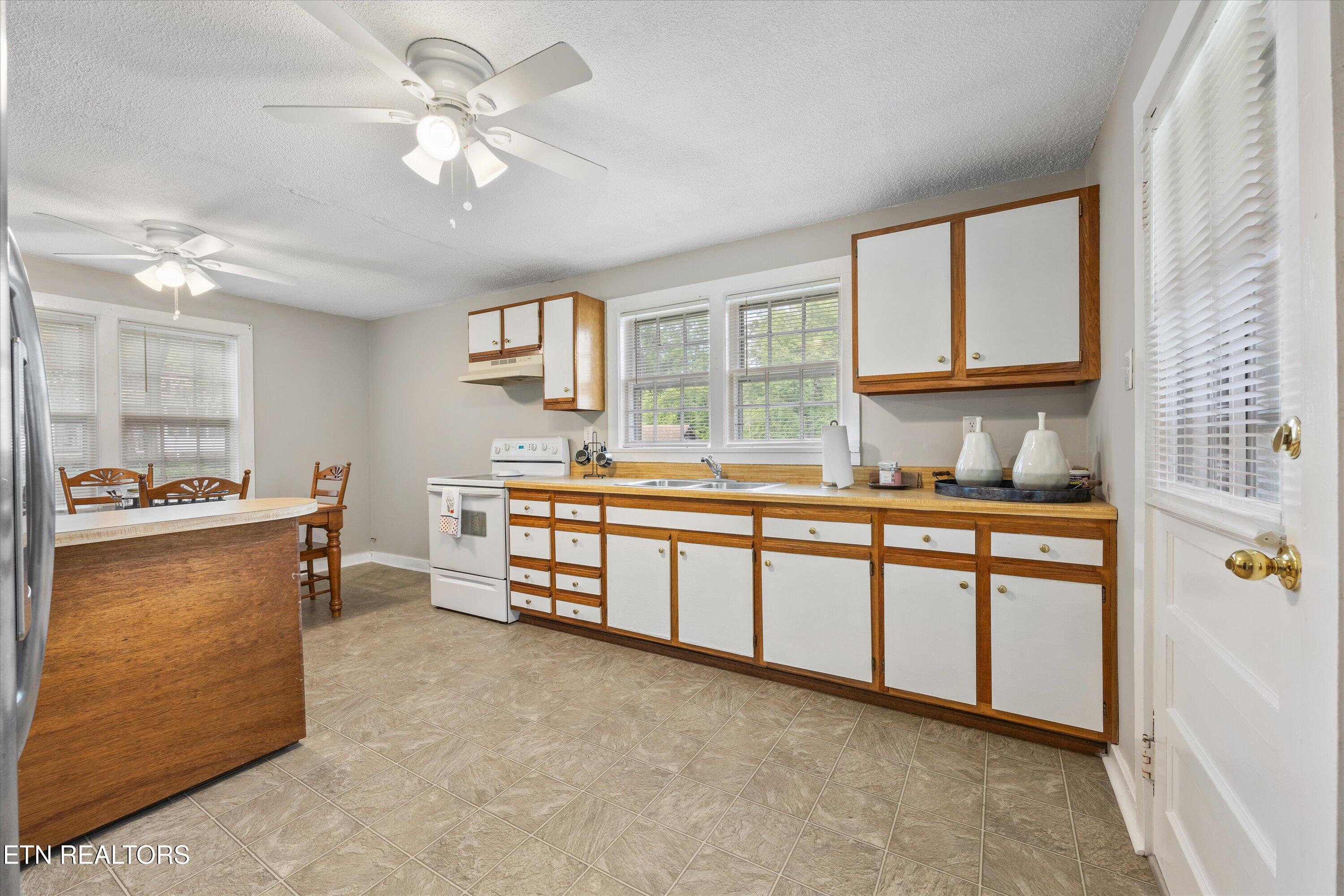 8028 Oak Ridge Highway Knoxville TN 37931