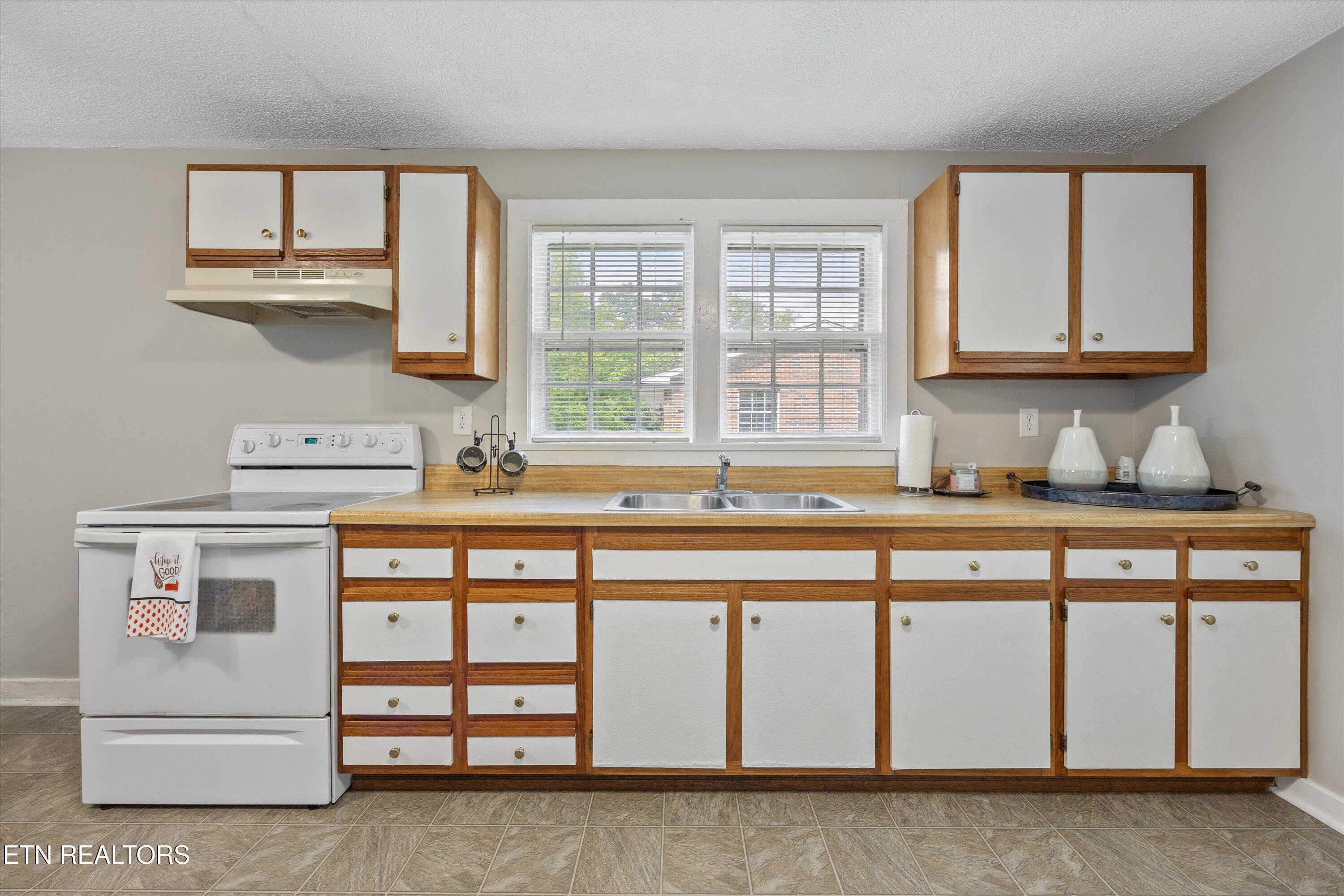 8028 Oak Ridge Highway Knoxville TN 37931