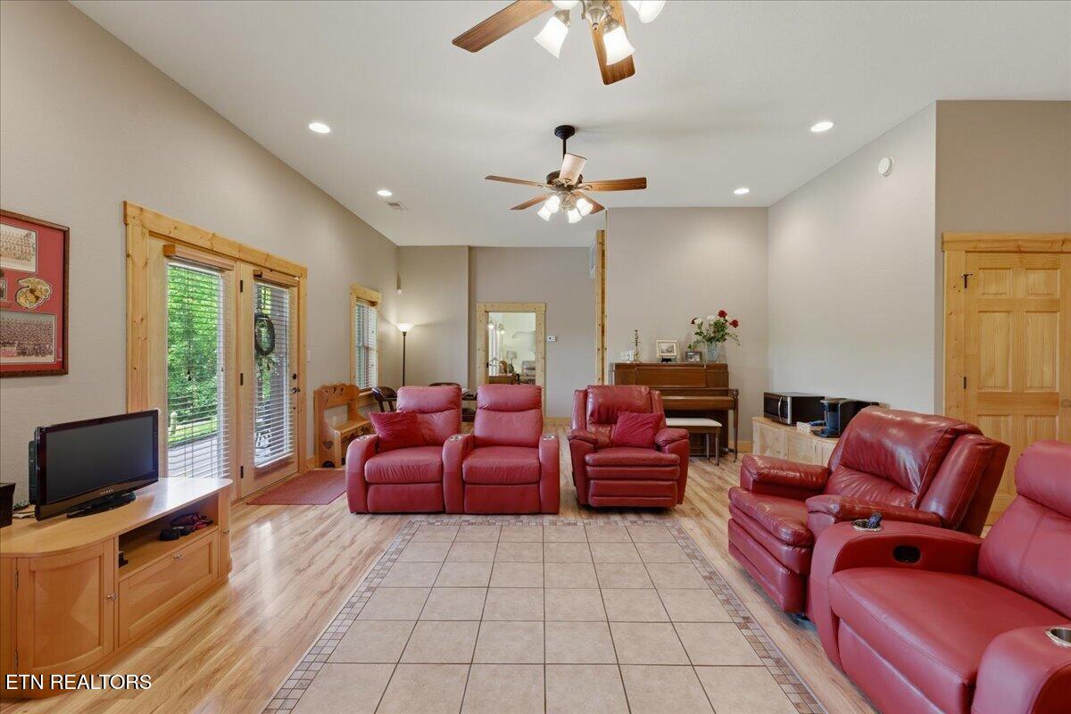 2732 Cayanne Road Cosby TN 37722