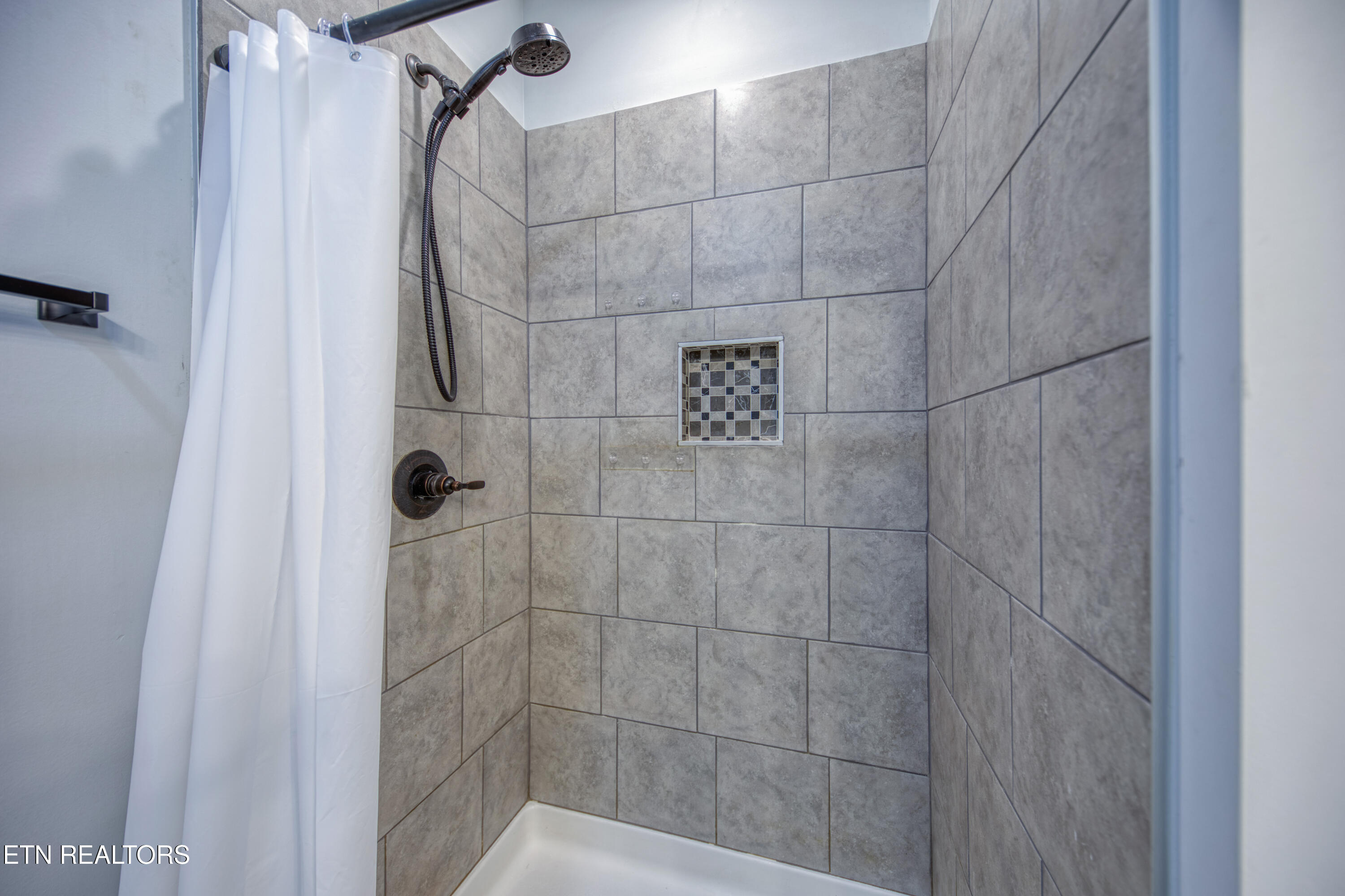 2131 Frewin Court Sevierville TN 37876