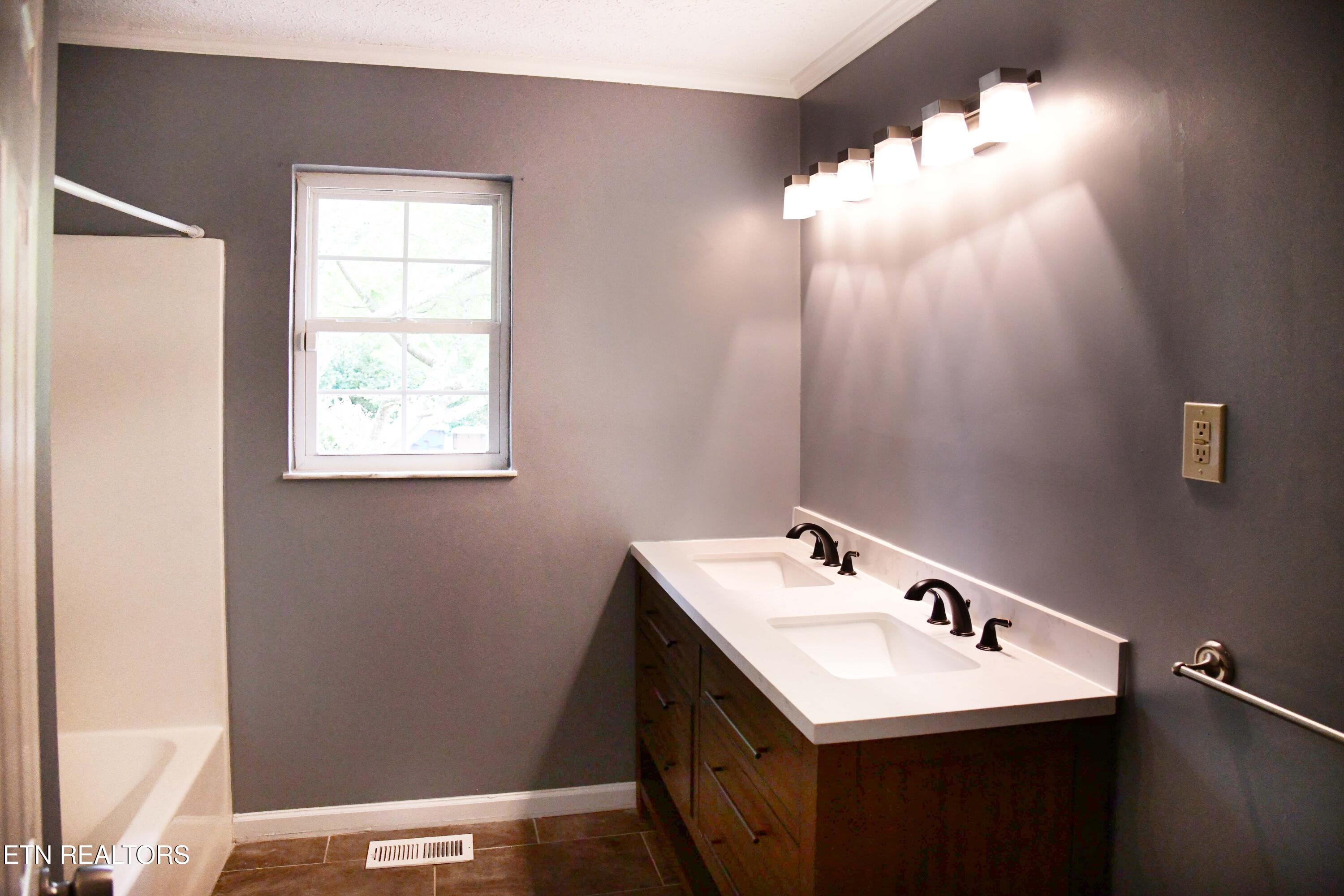 102 Henderson Lane Oak Ridge TN 37830