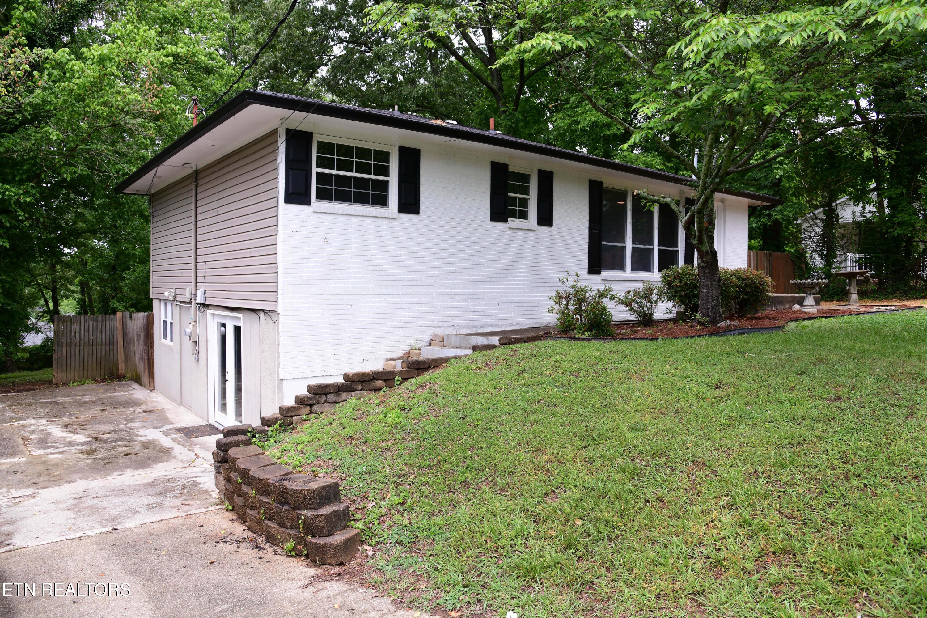 102 Henderson Lane Oak Ridge TN 37830
