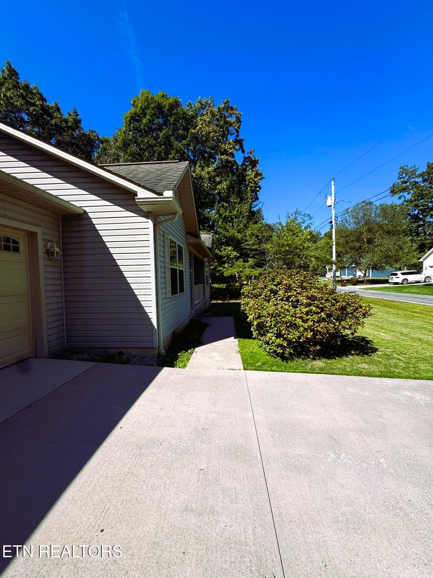 1020 Iroquois Lane Crossville TN 38572