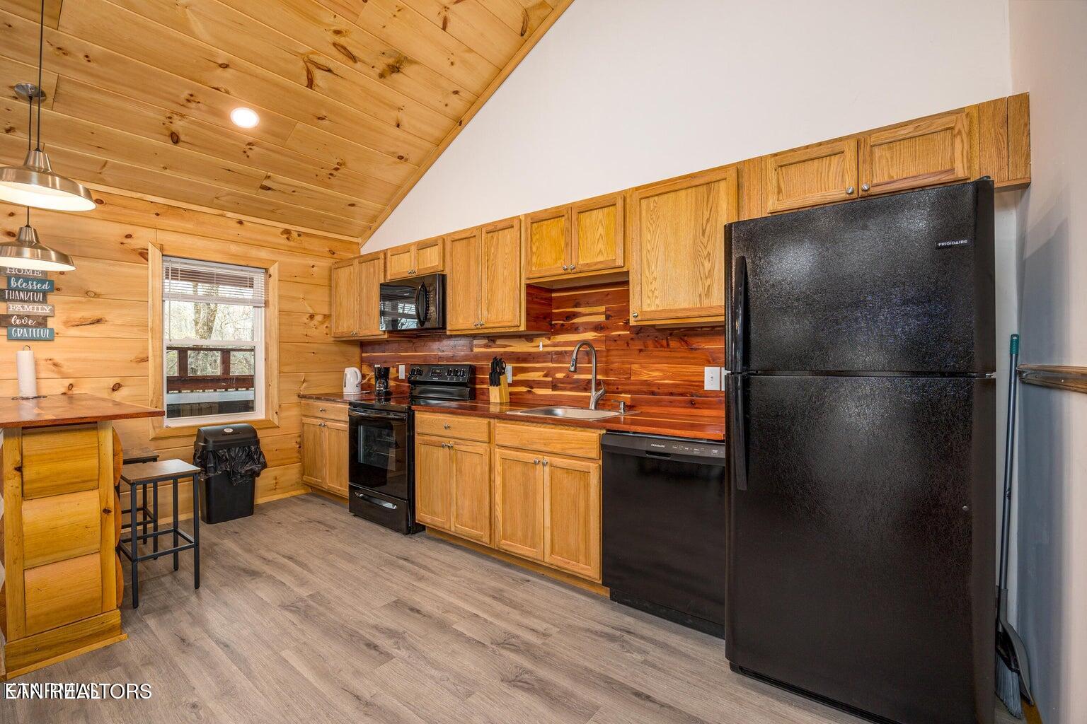 1304 N Oak Court Sevierville TN 37876