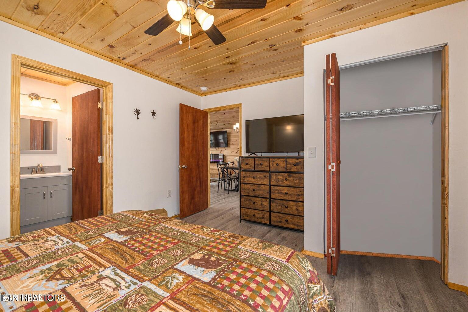 1304 N Oak Court Sevierville TN 37876