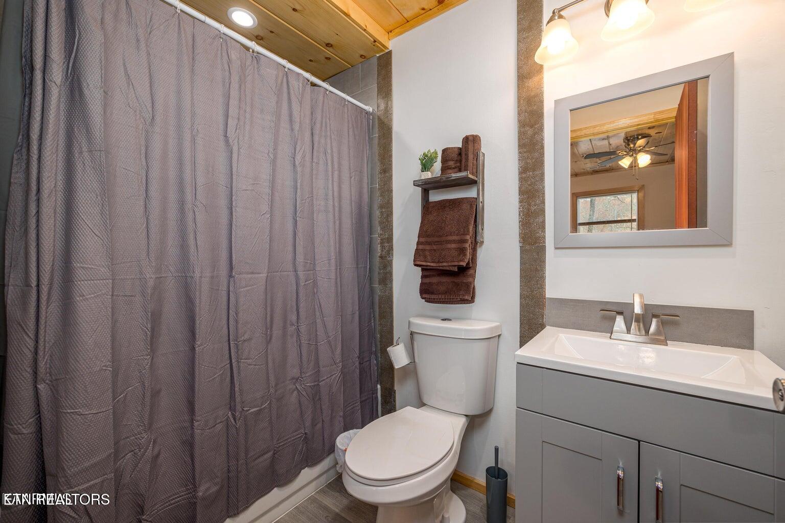 1304 N Oak Court Sevierville TN 37876