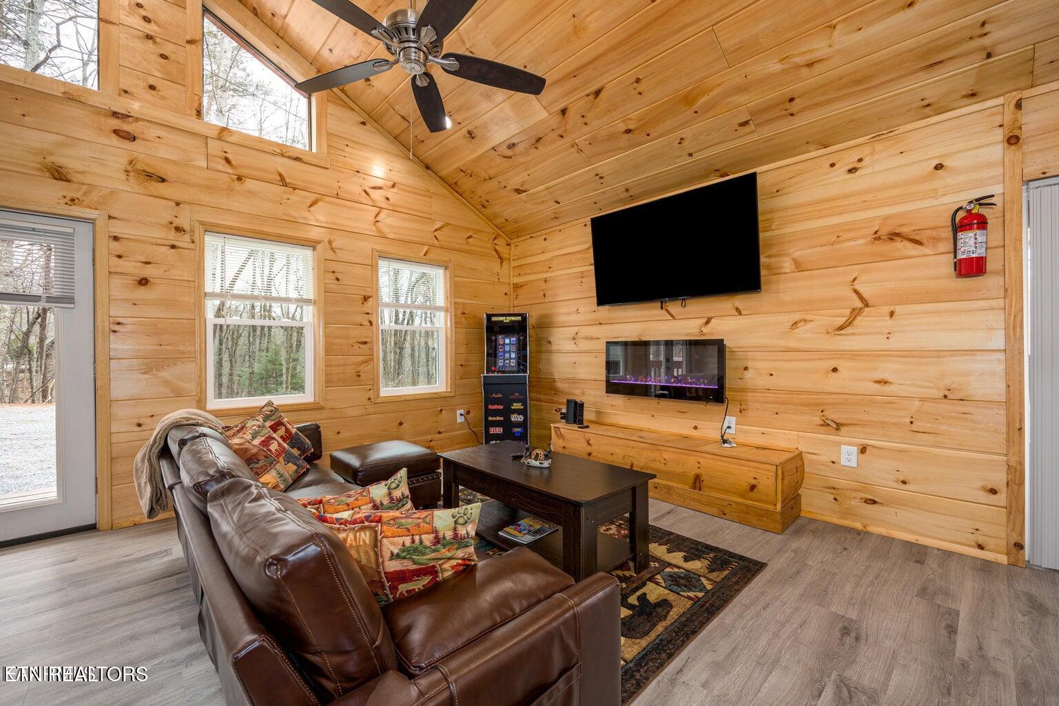 1304 N Oak Court Sevierville TN 37876