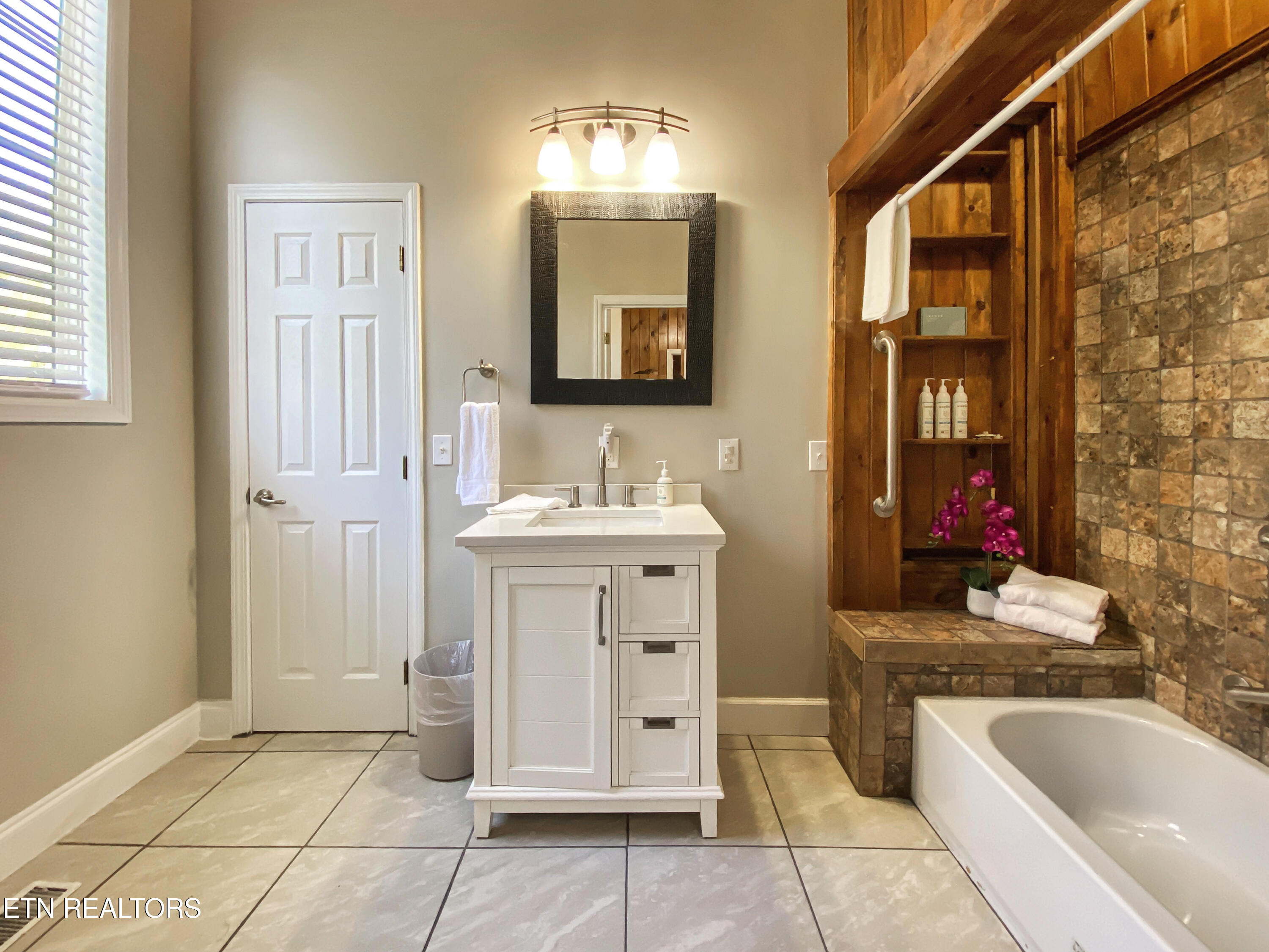 610 Cape Norris Road New Tazewell TN 37825