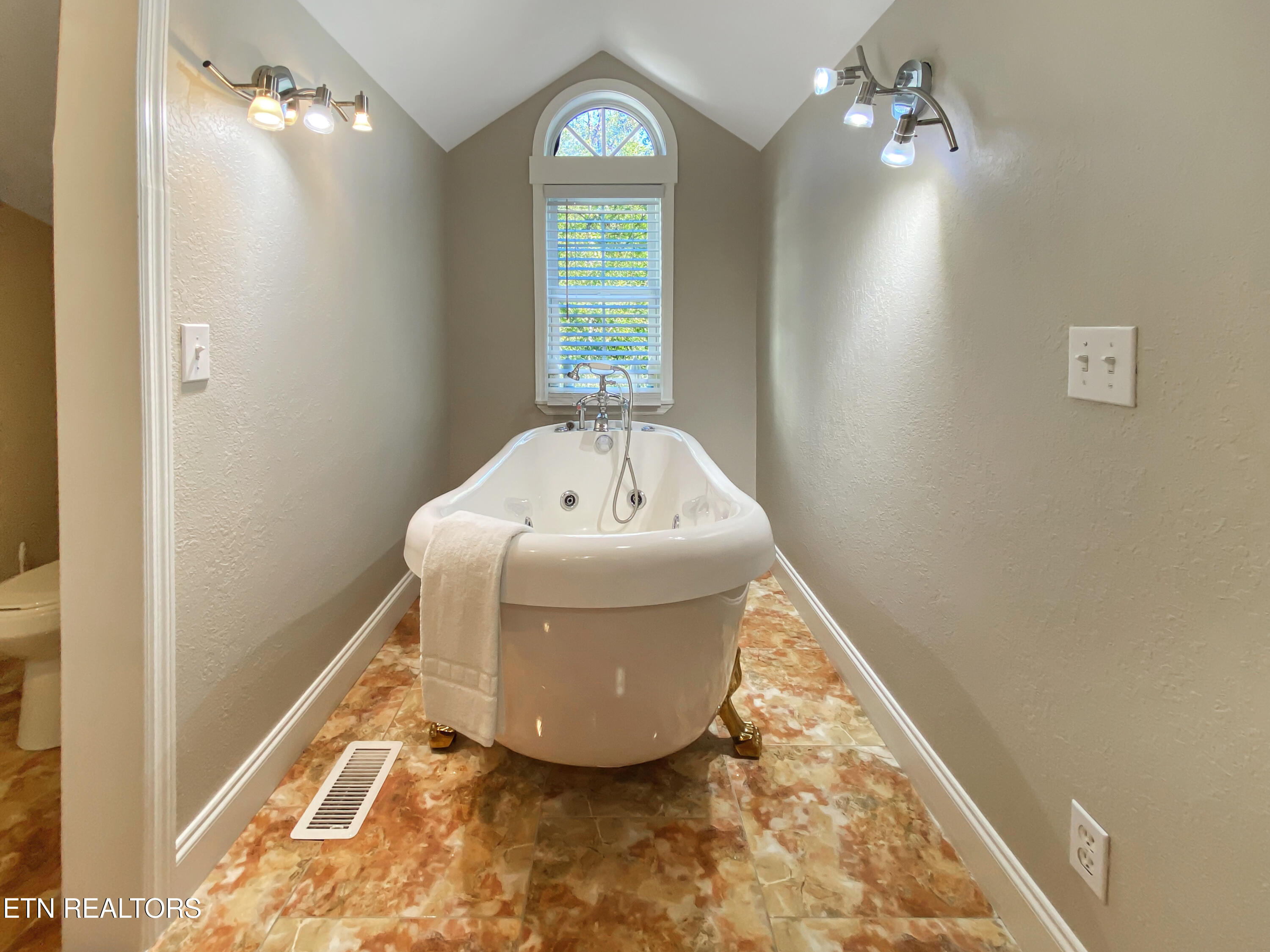 610 Cape Norris Road New Tazewell TN 37825