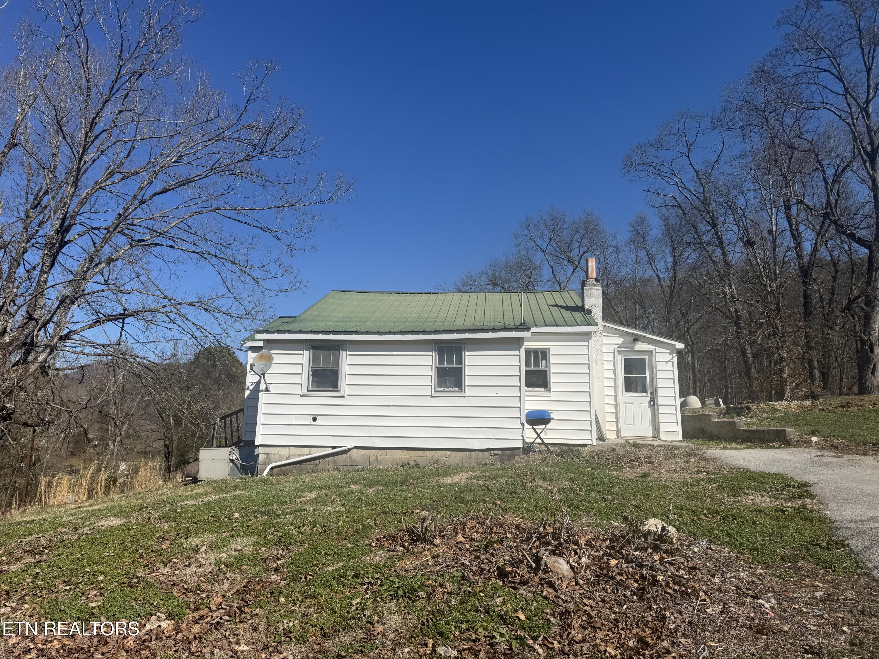 2516 Roseberry Road Mascot TN 37806