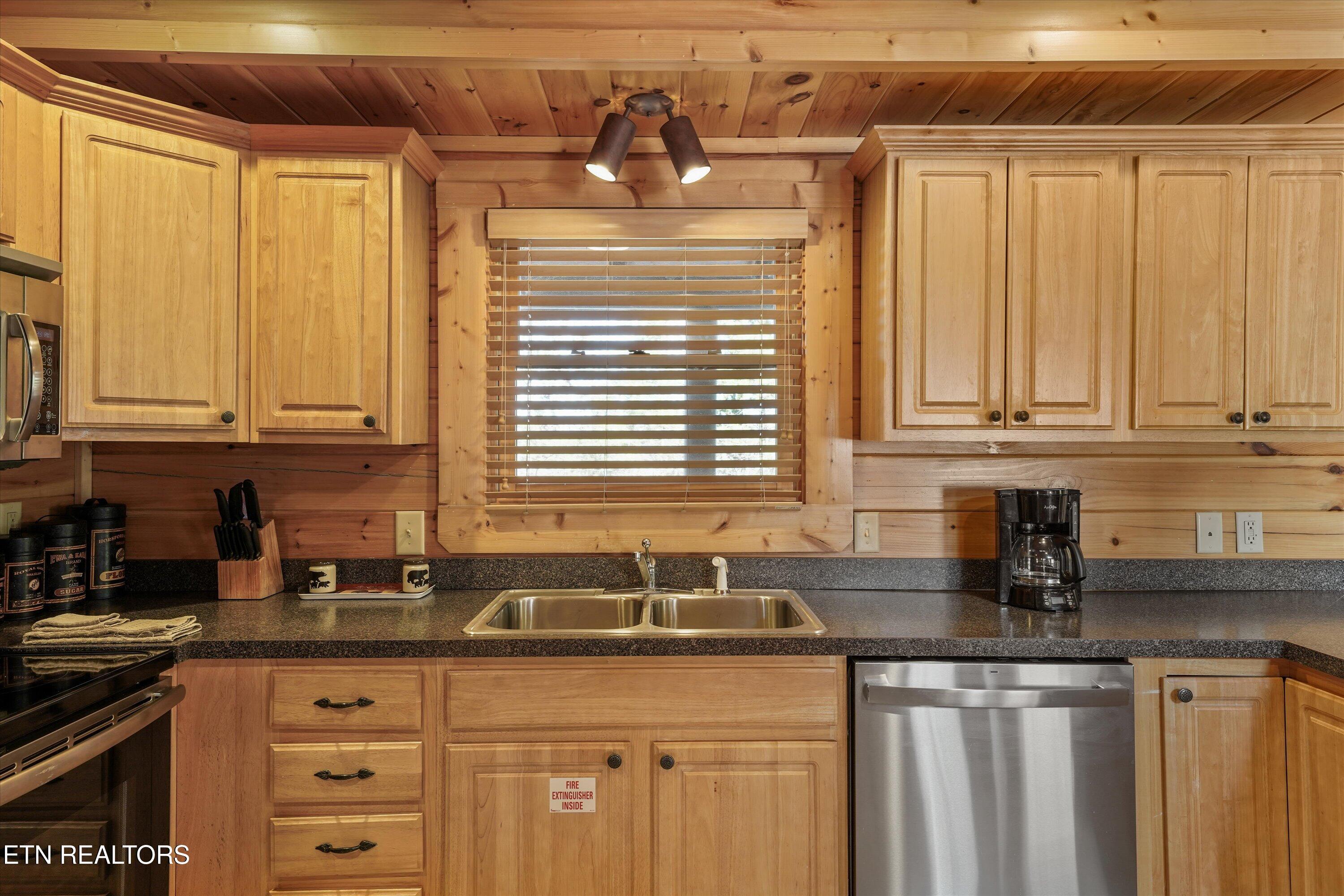 1679 Mountain Lodge Way Pigeon Forge TN 37862