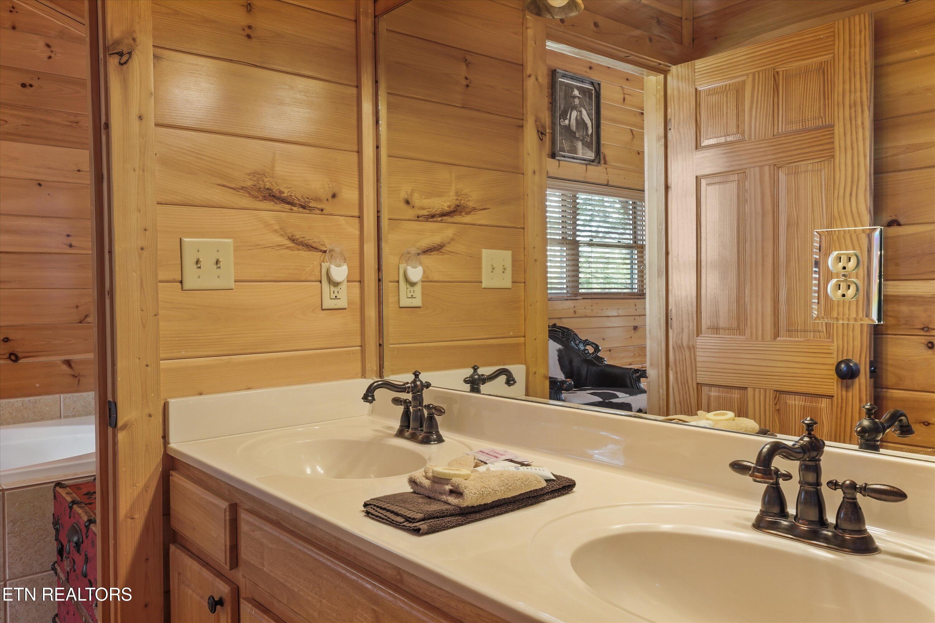 1679 Mountain Lodge Way Pigeon Forge TN 37862