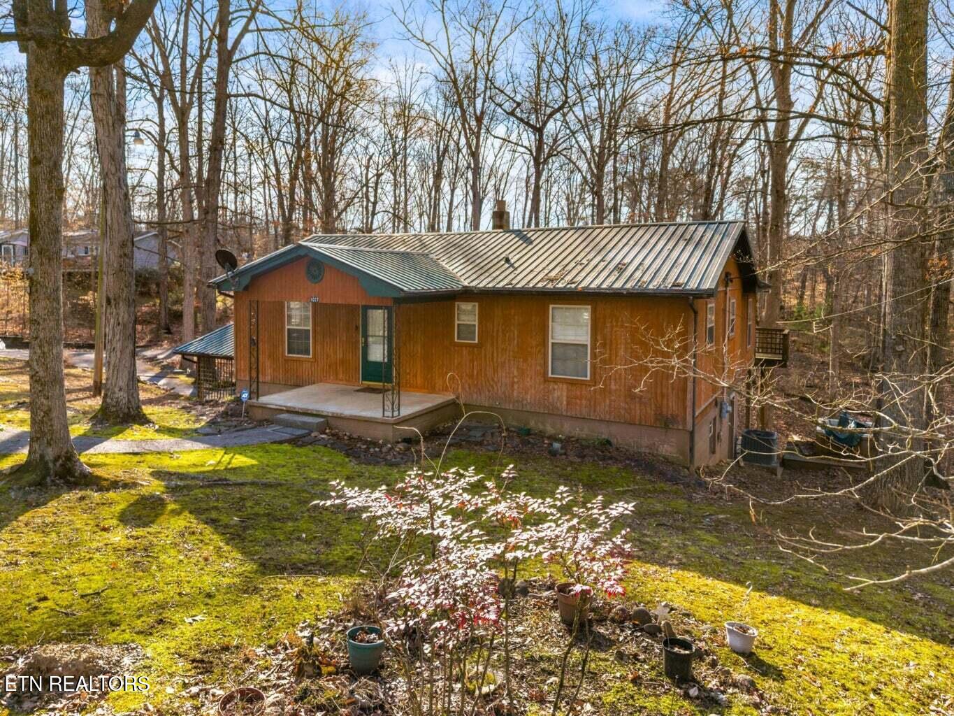 1027 Dean Circle Dandridge TN 37725