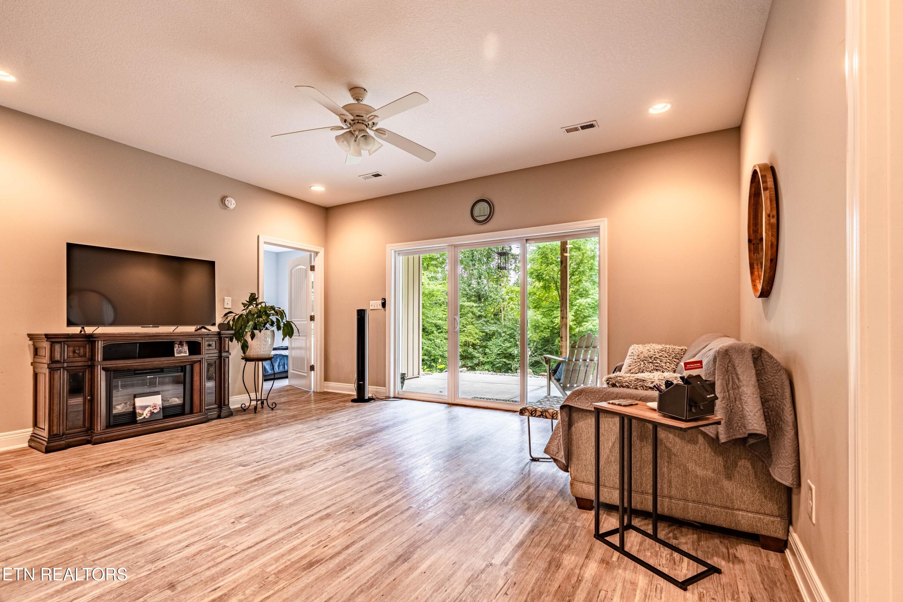 330 Dudala Point Loudon TN 37774