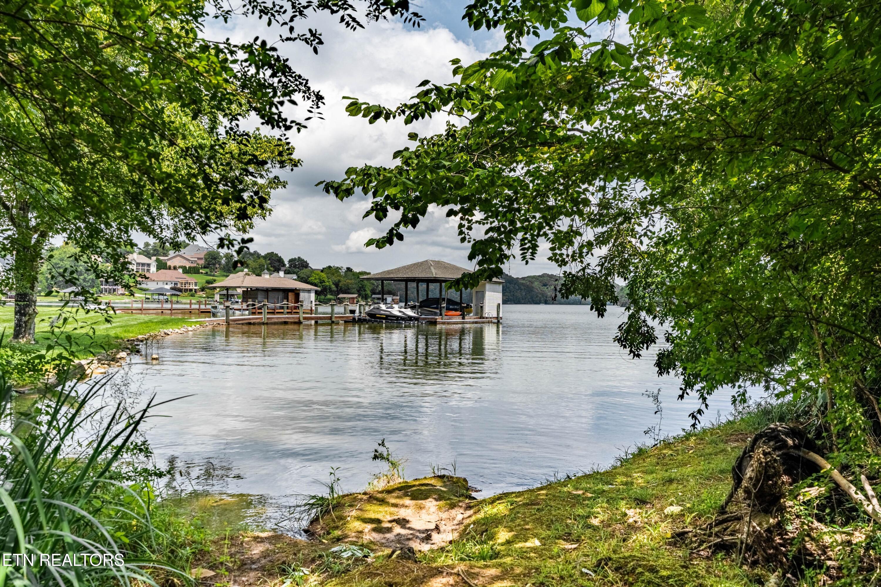 330 Dudala Point Loudon TN 37774