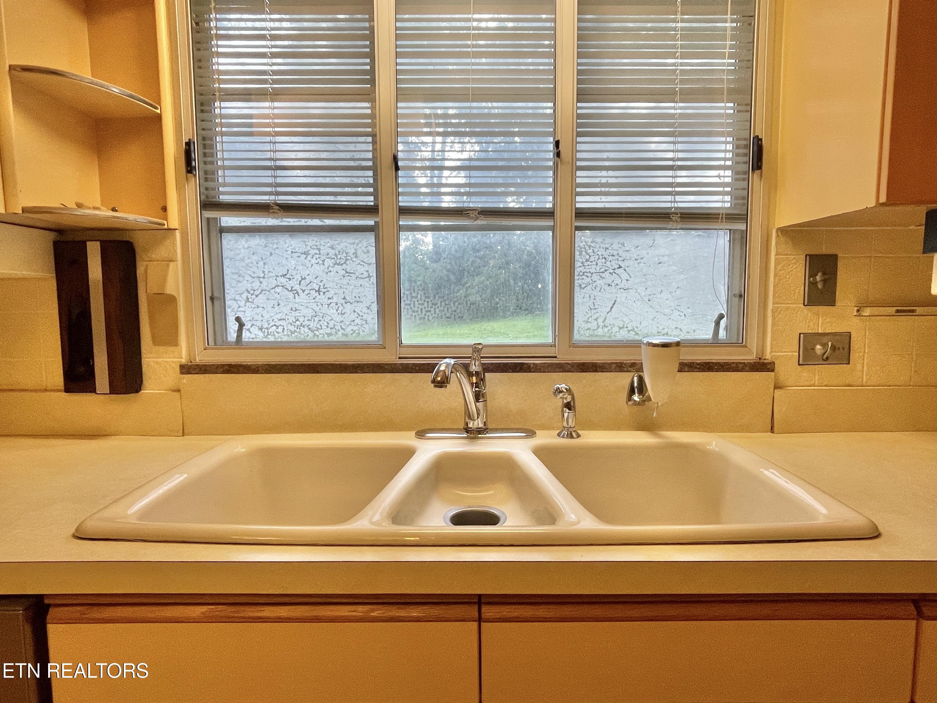 8200 Fox Run Lane Knoxville TN 37919