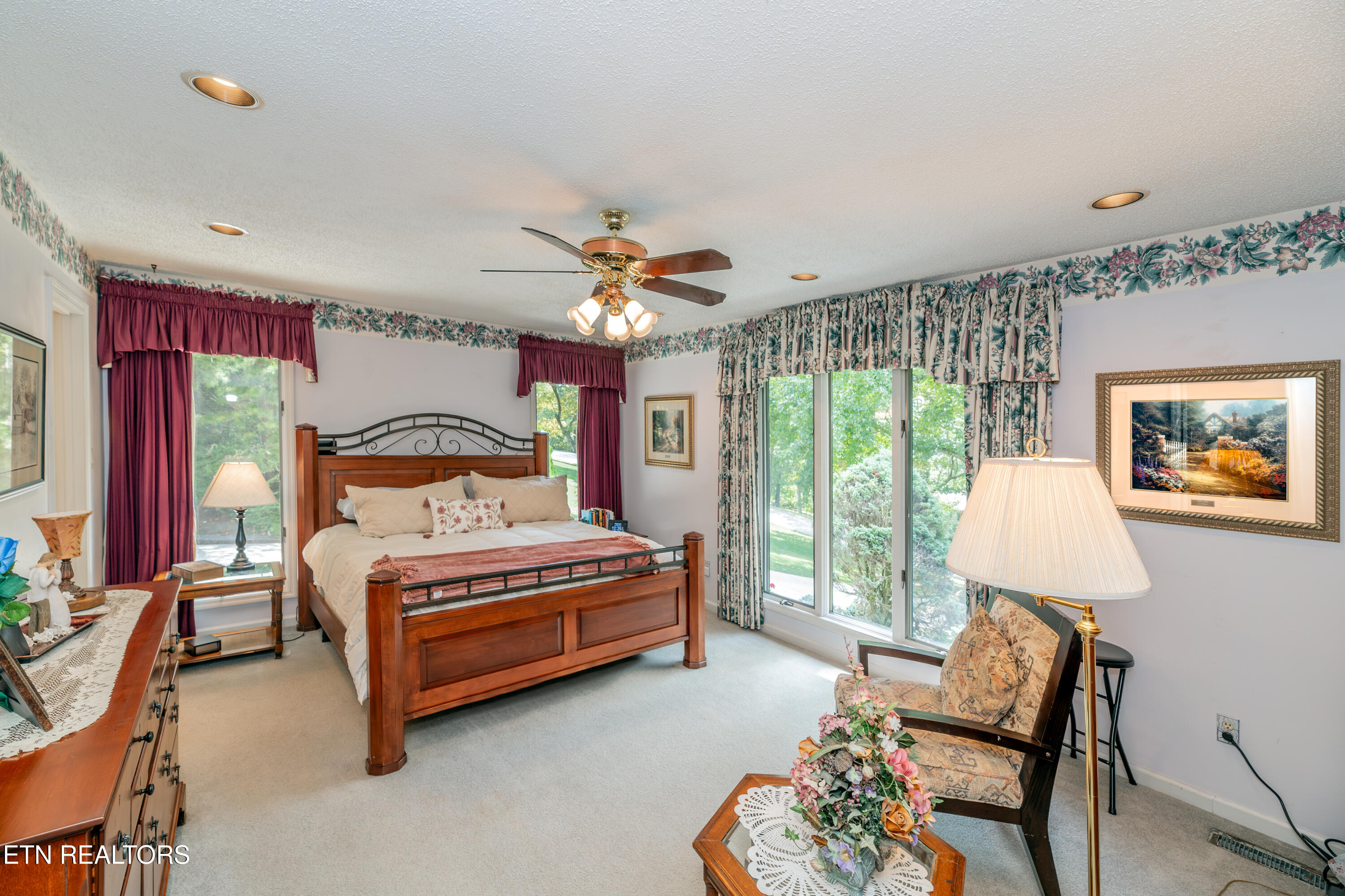 128 W Hills Court Harriman TN 37748