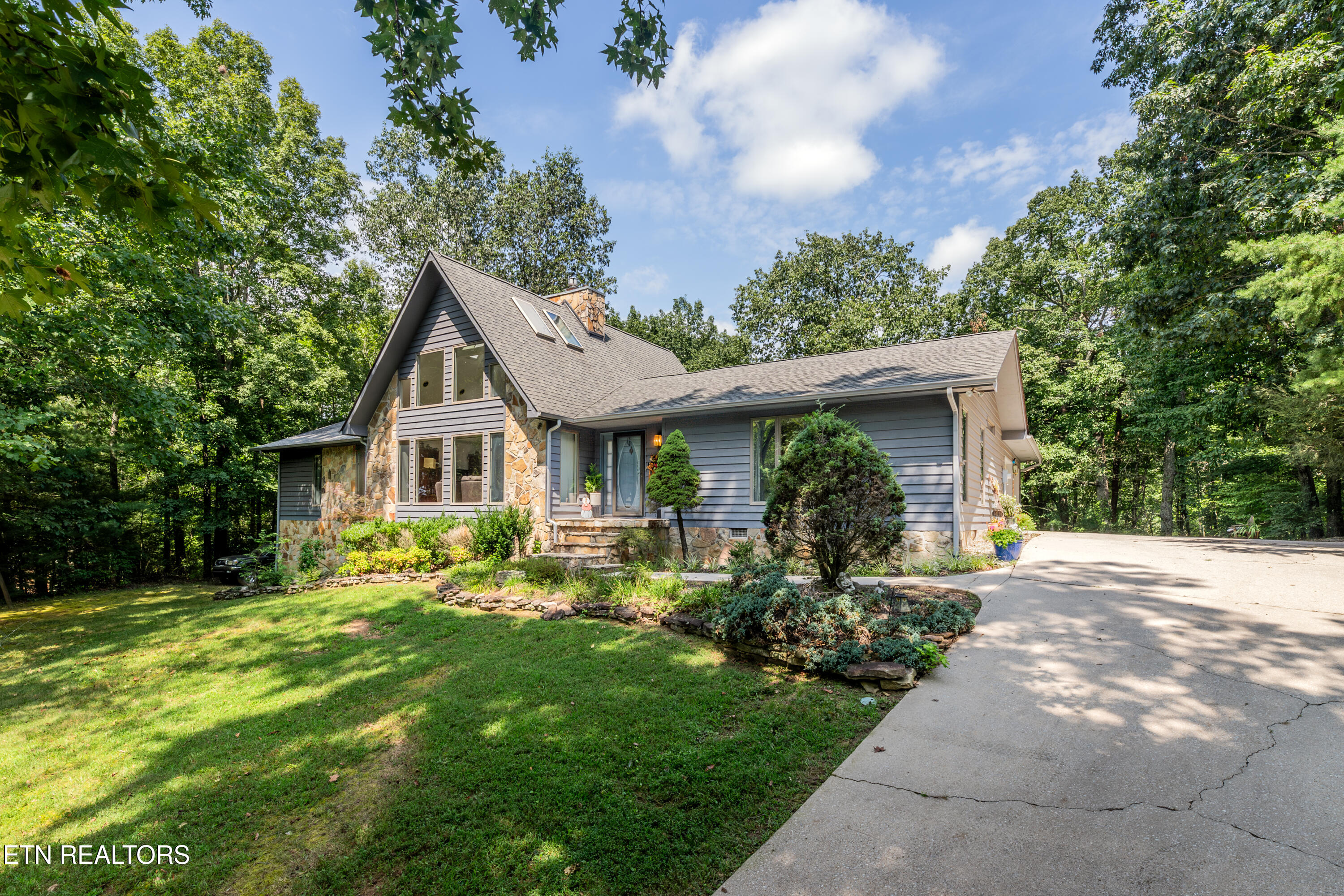 128 W Hills Court Harriman TN 37748