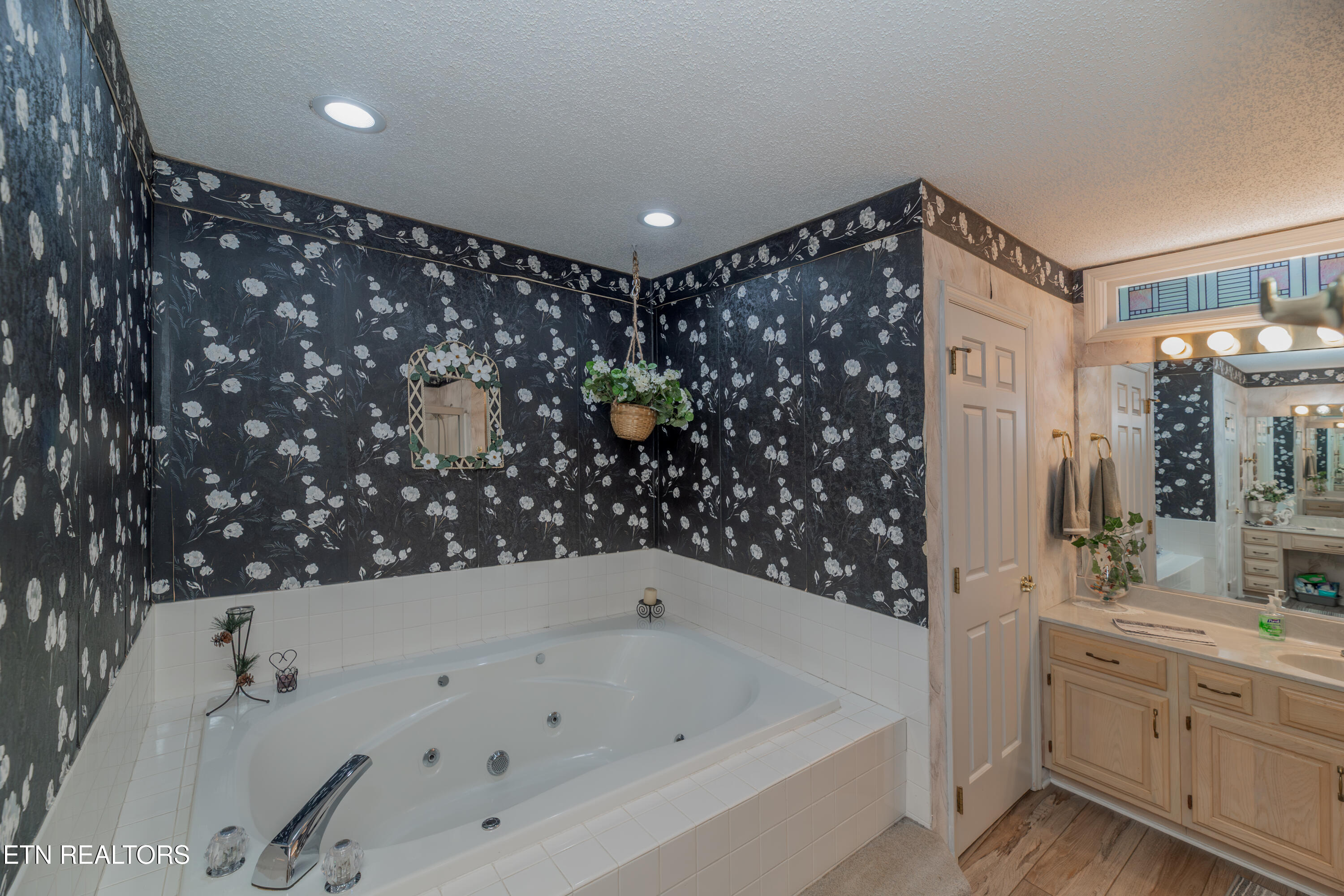 128 W Hills Court Harriman TN 37748