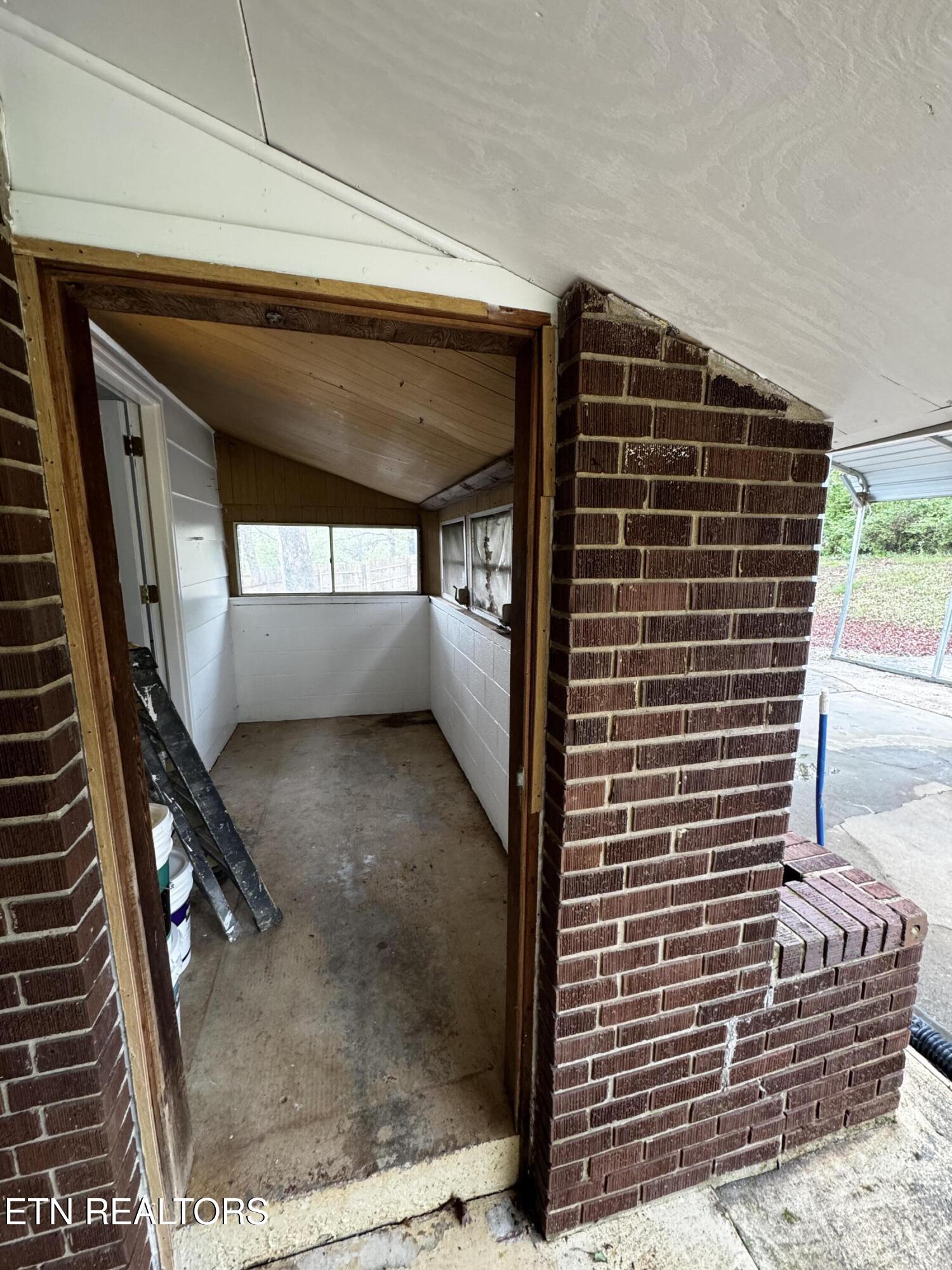 2406 Mentor School Road Louisville TN 37777