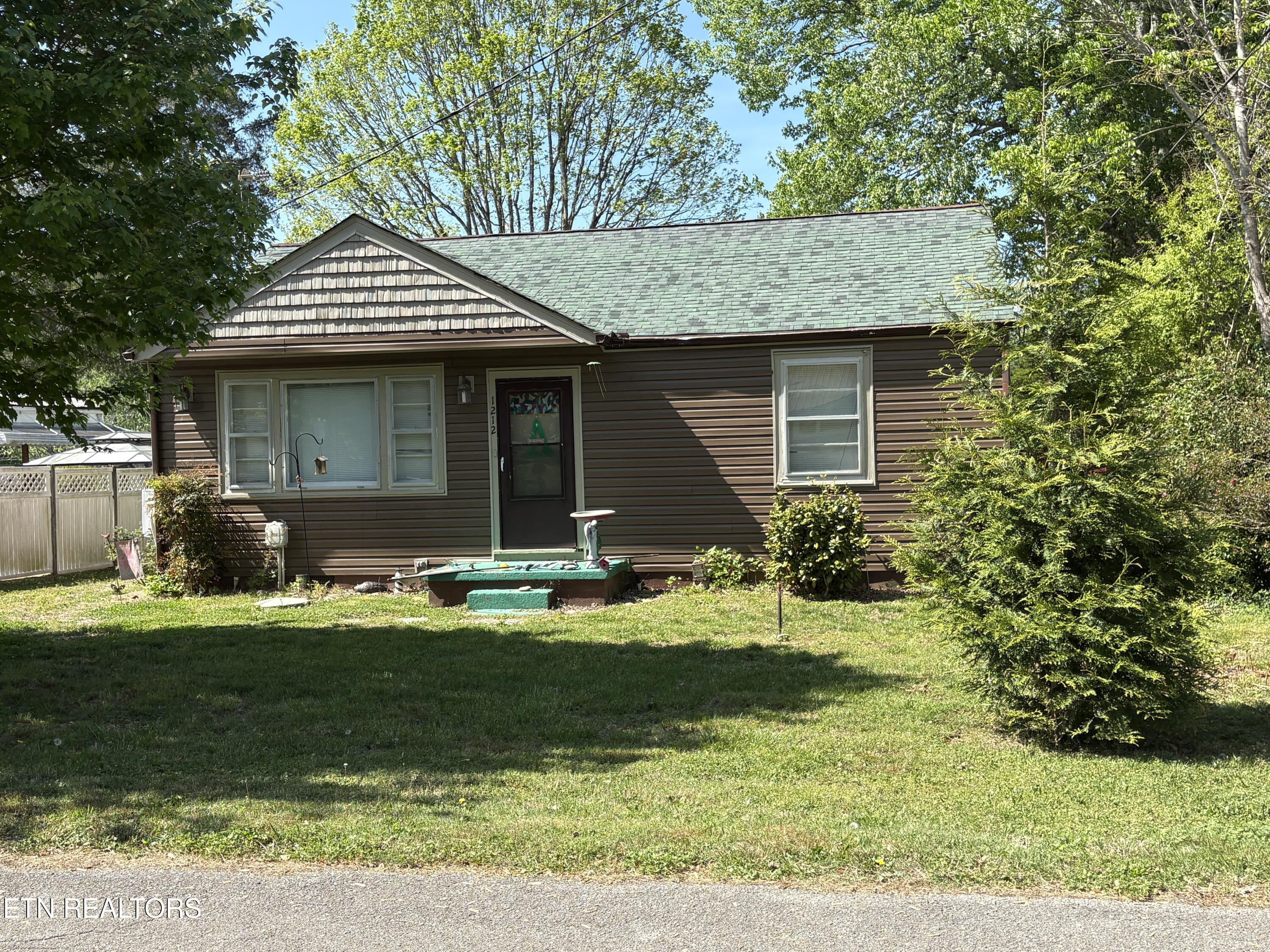 1212 Jones Street Athens TN 37303