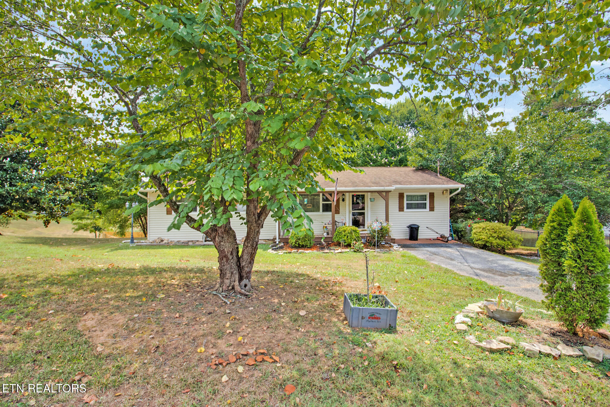 212 Reba Avenue Harriman TN 37748