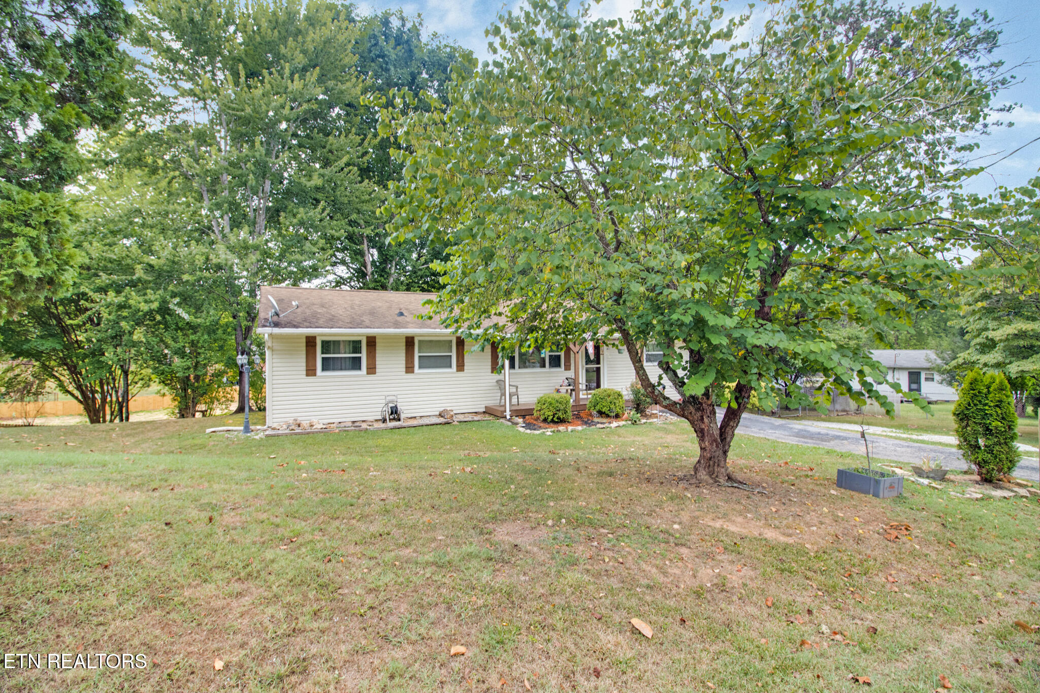 212 Reba Avenue Harriman TN 37748